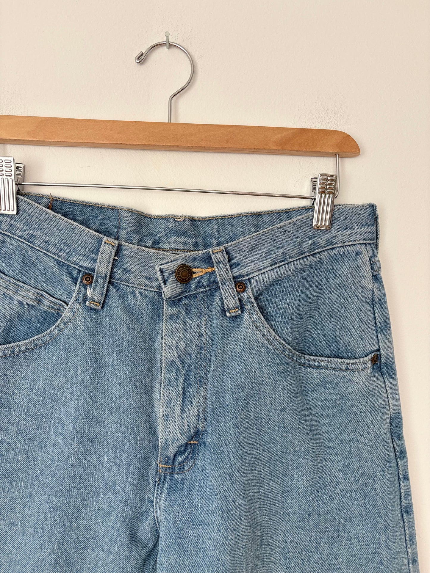 Vintage Wrangler mid rise straight leg jeans W26