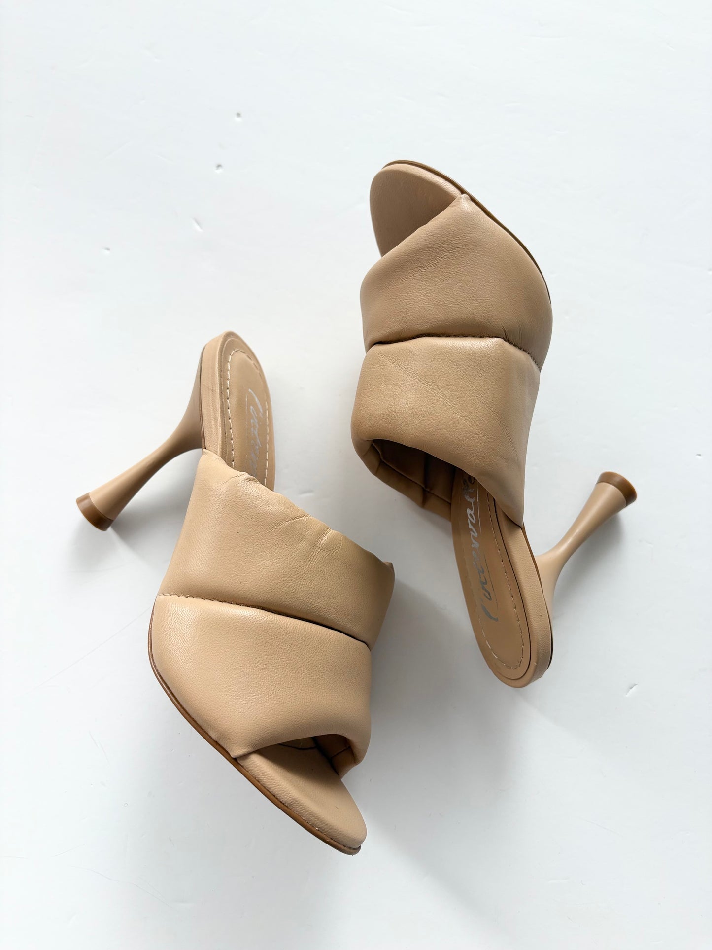 L'intervalle padded heeled sandal US5