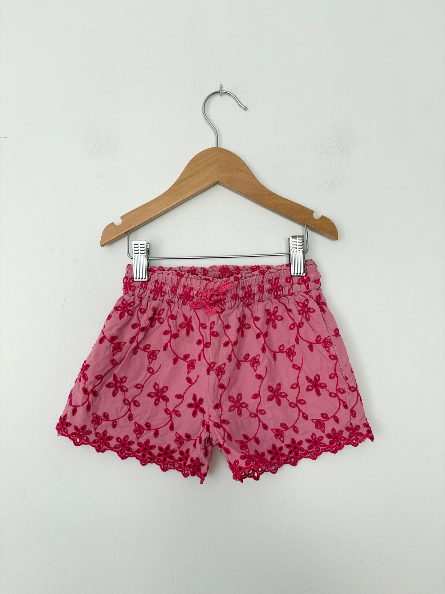Mini Boden floral embroidered shorts 3T