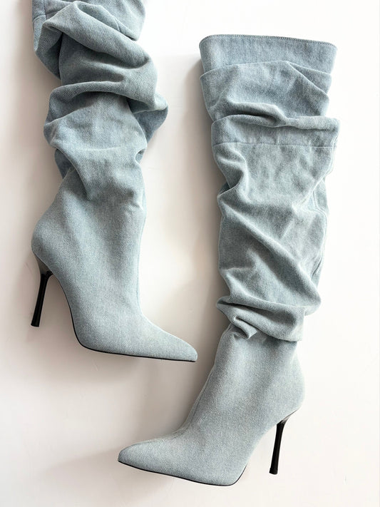 Bottes à talons froncées en denim Zara, hauteur genou, 36 €