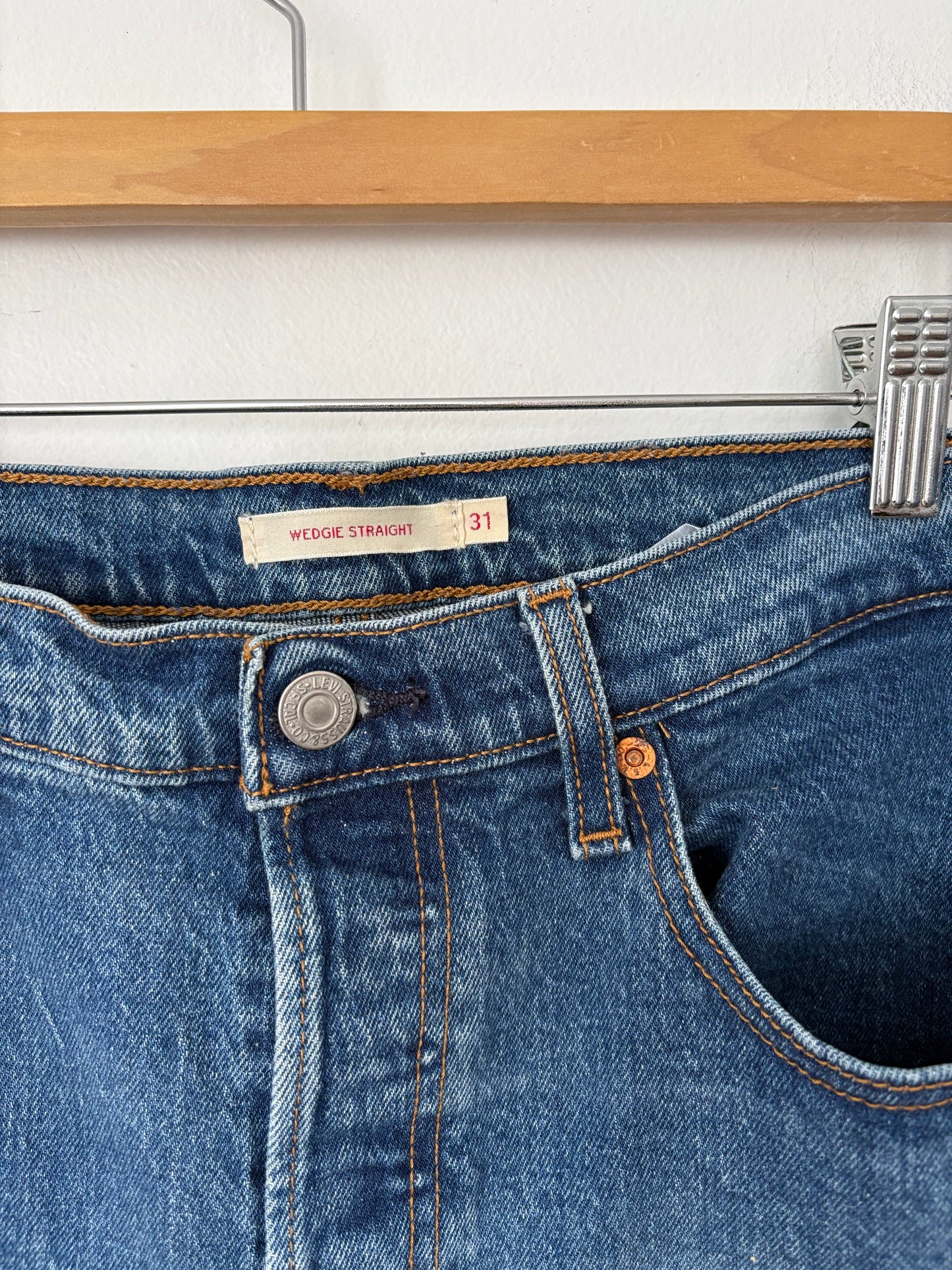 Jean droit Levis Wedgie W31