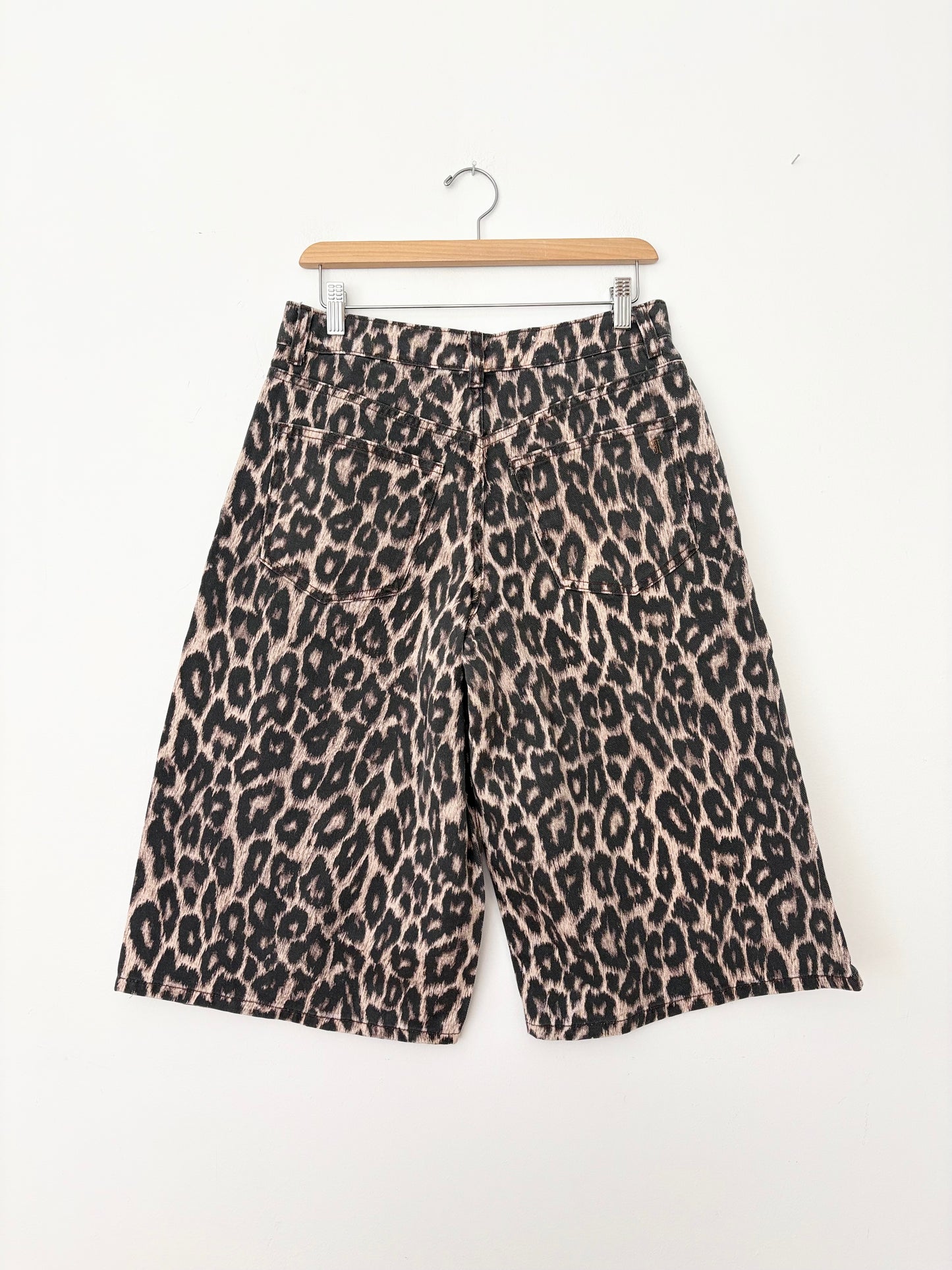 Pilcro leopart print bermuda shorts W27/28