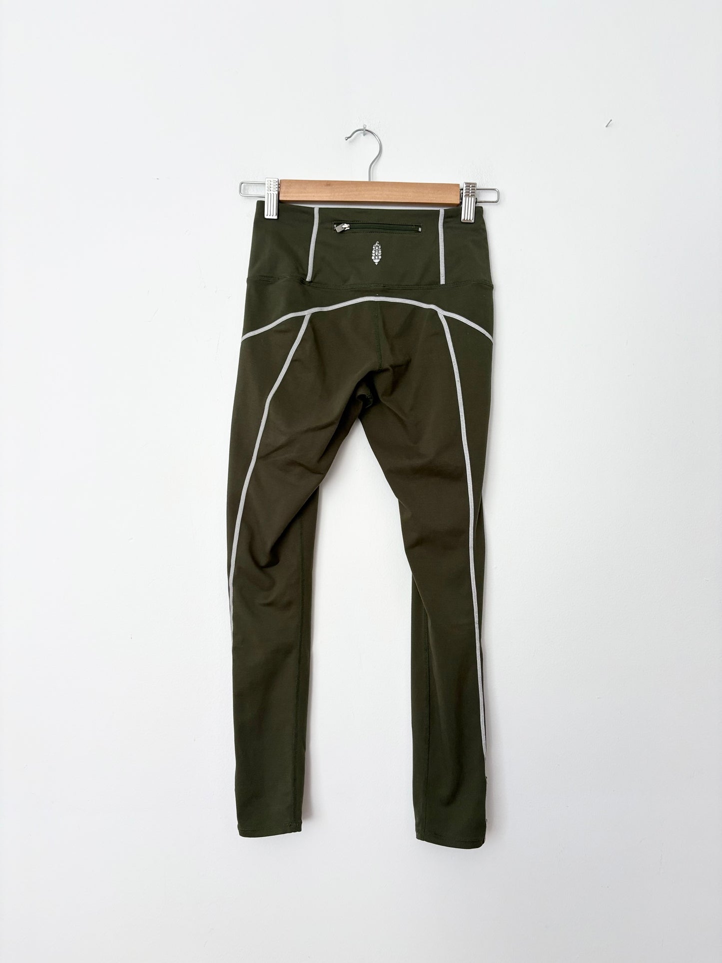 Free people movement you're a peach leggings XS