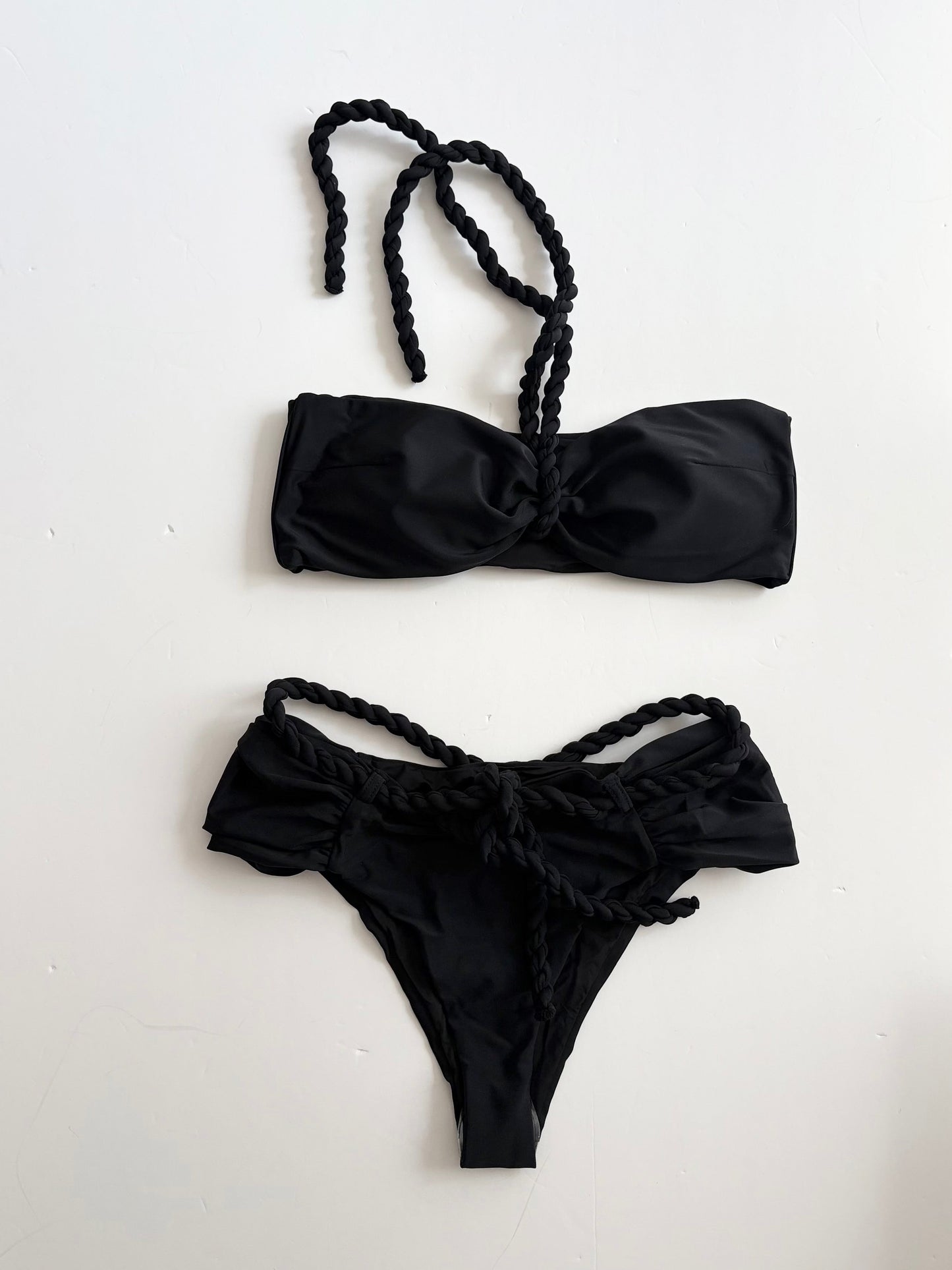 Haut Devin Windsor Fleur et bas Felicity en noir, taille M.