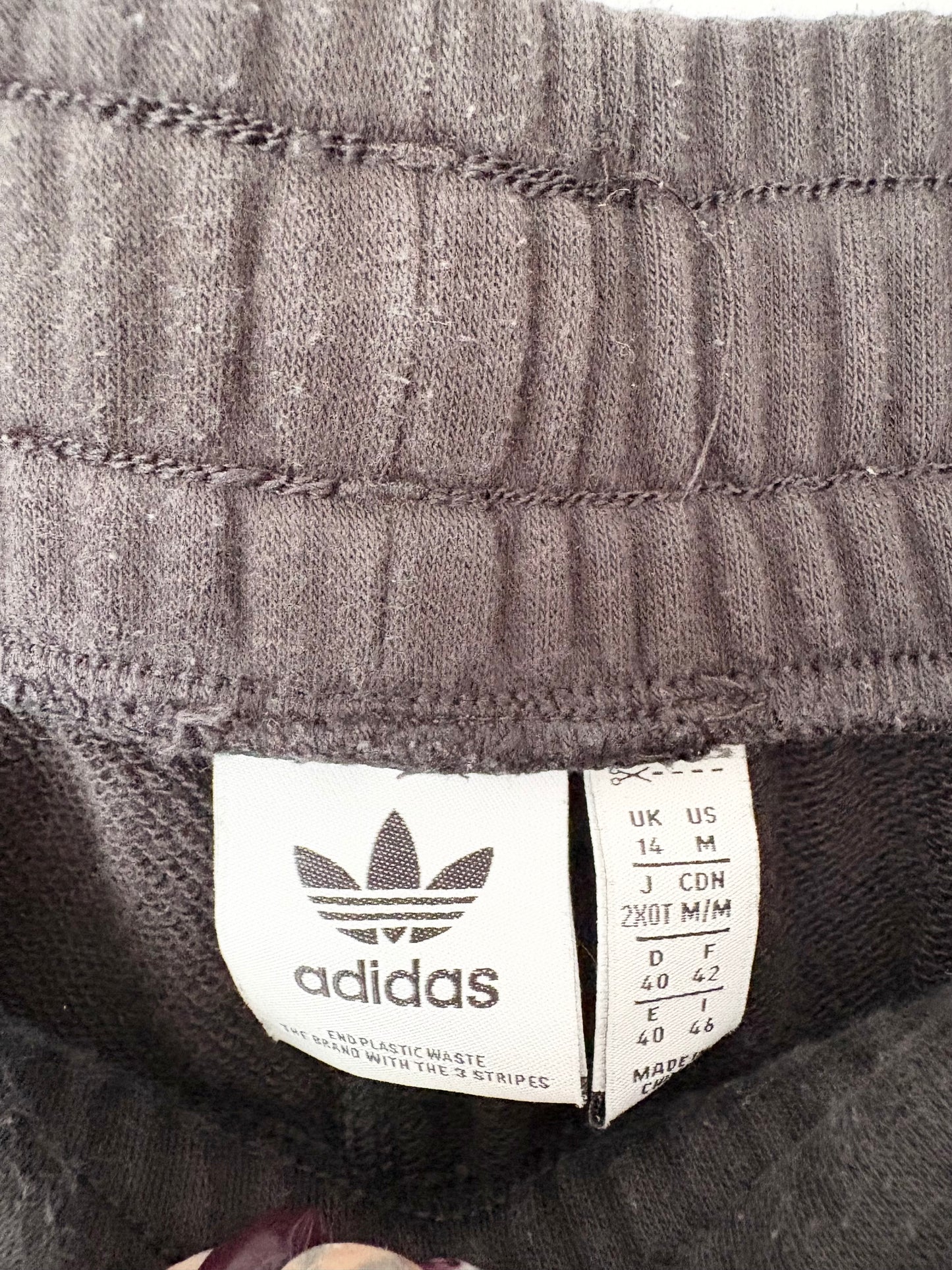 Adidas Summer Rave colorblock boyfriend sweatshorts Medium