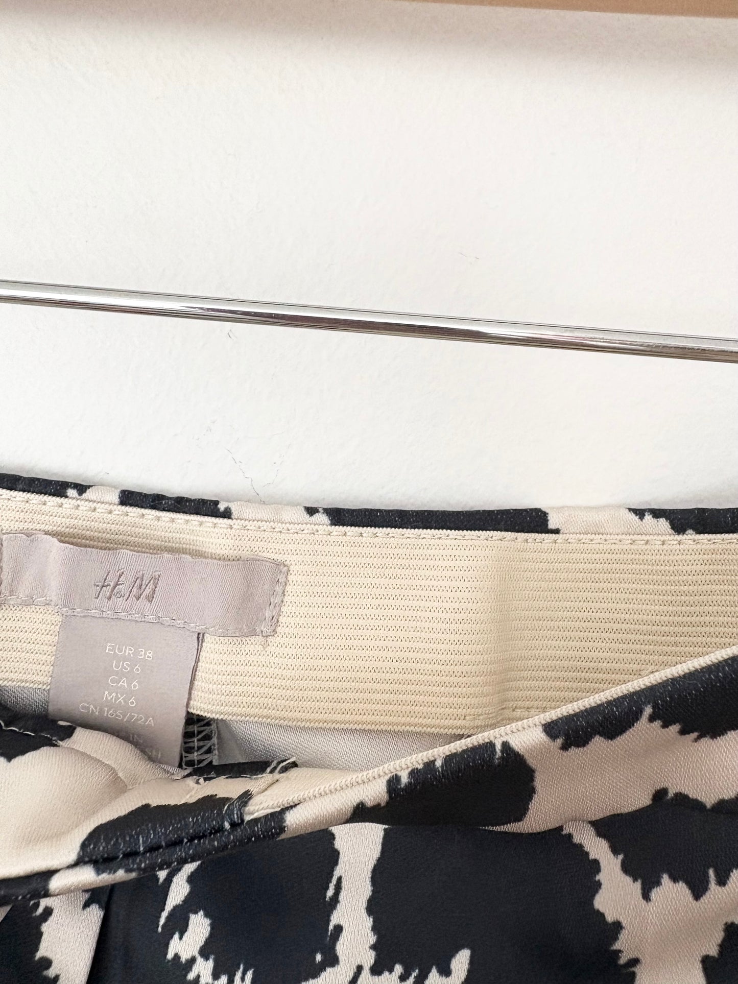 Ensemble H&M crème imprimé léopard haut et pantalon taille M