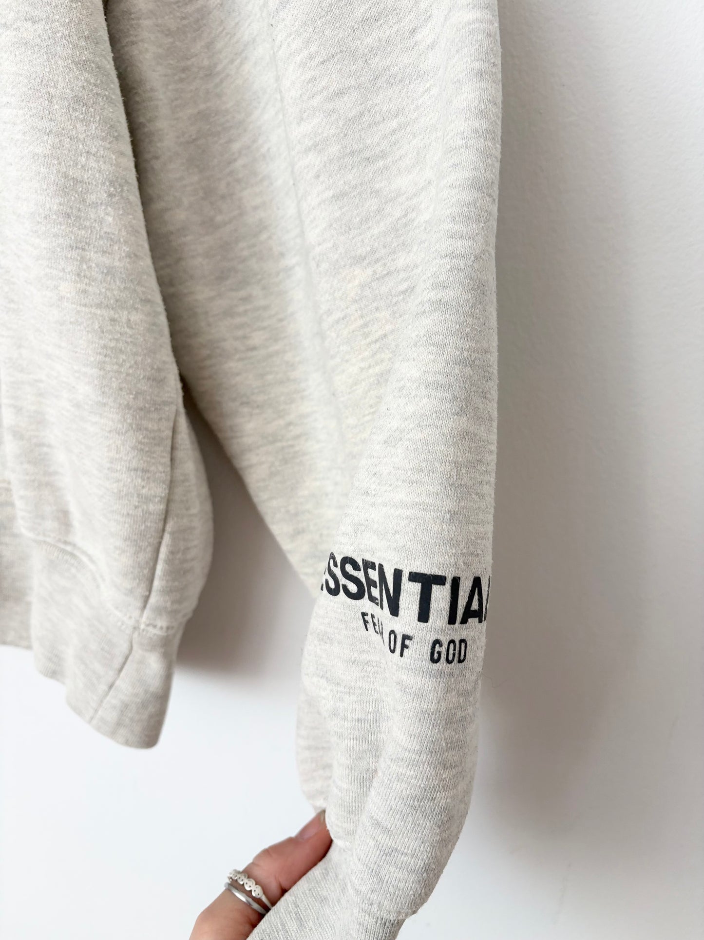 Sweat-shirt à col rond avec logo signature Fear of God Essentials, tailles XS à M