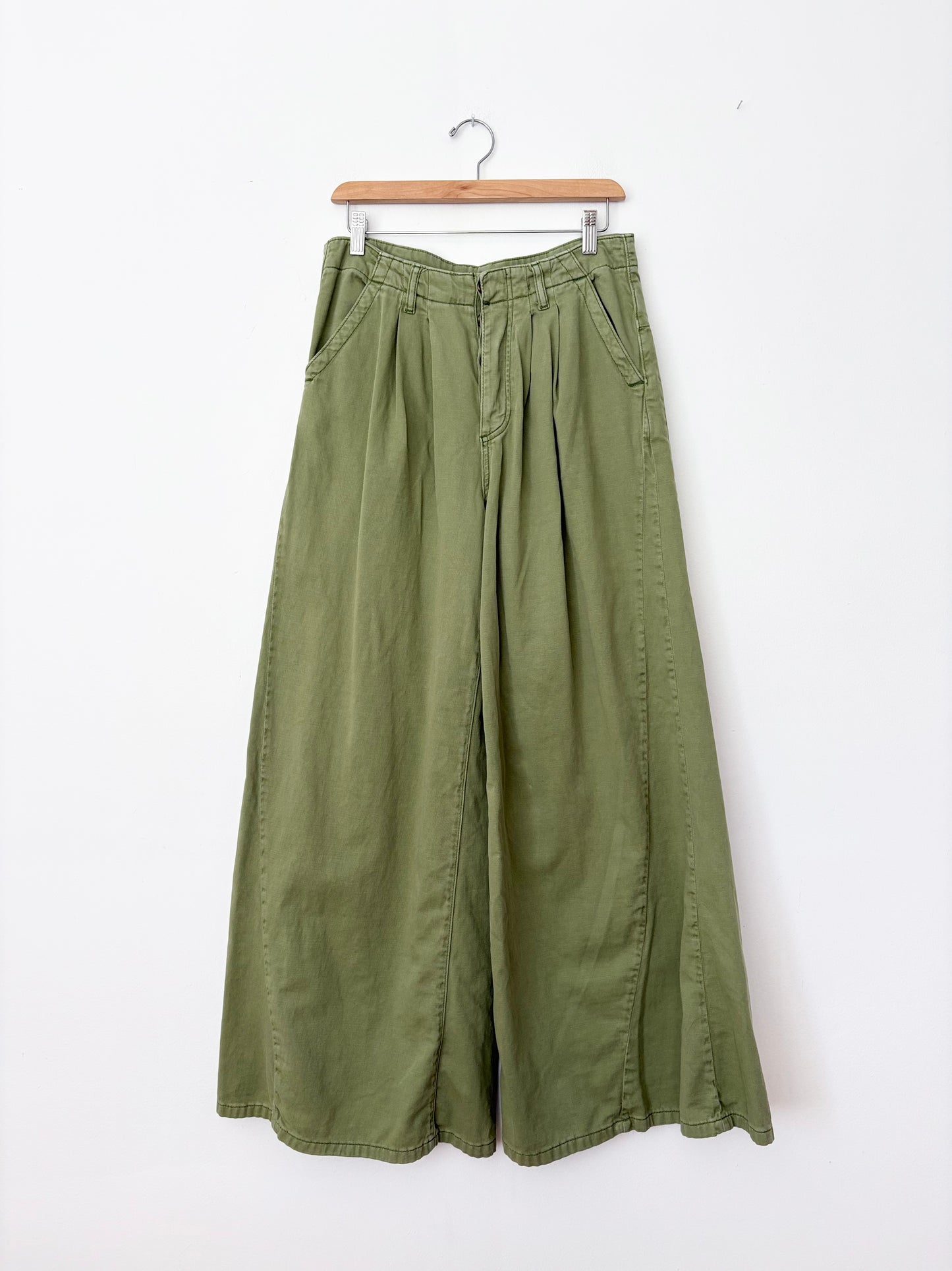 Free People light as spring pants W29