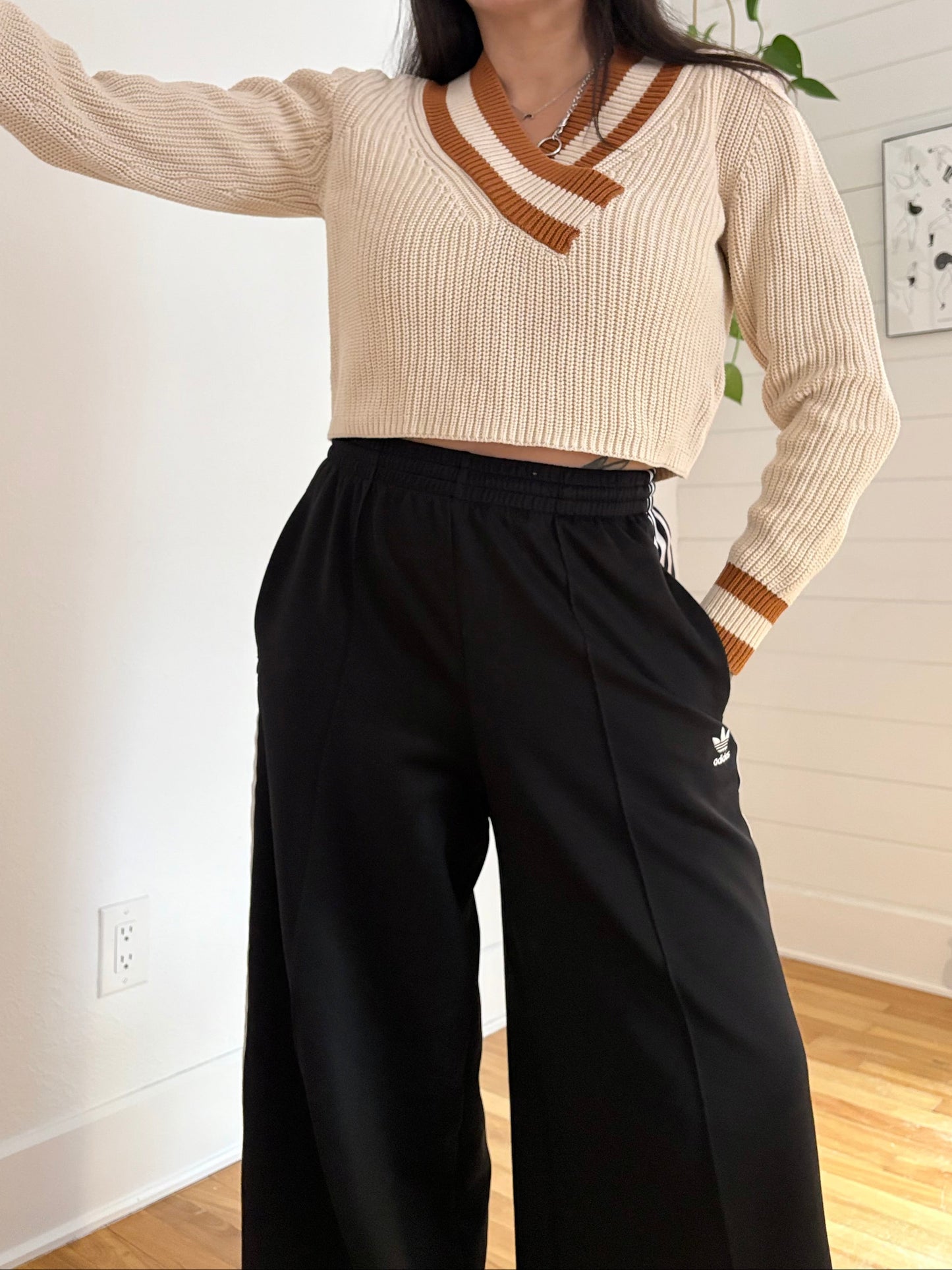 525 America varsity V-neck cropped sweater XS/S