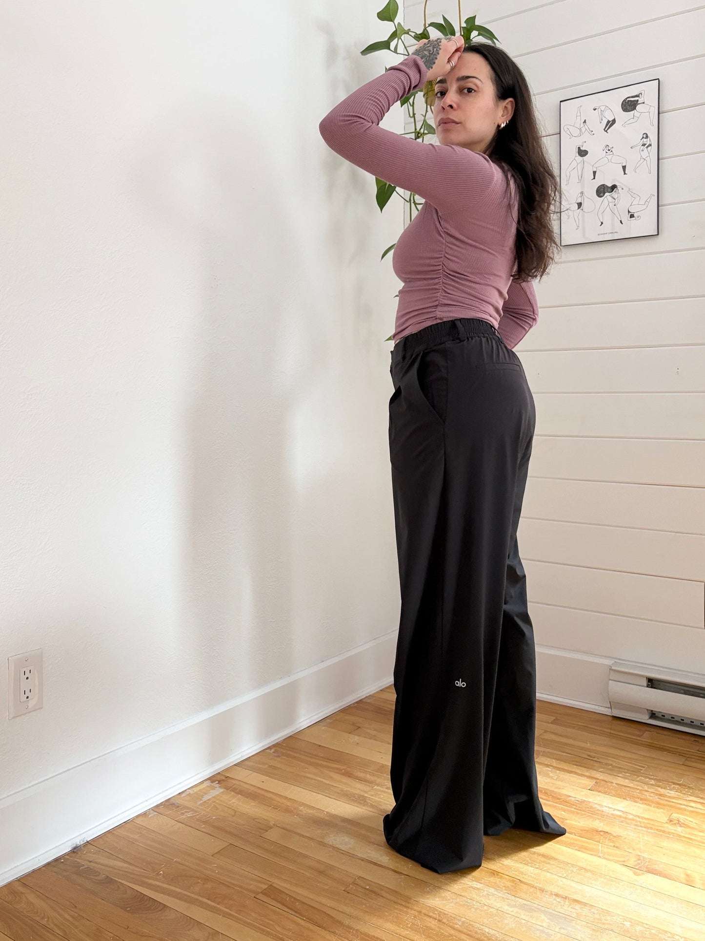 Alo Yoga gather long sleeve top Medium