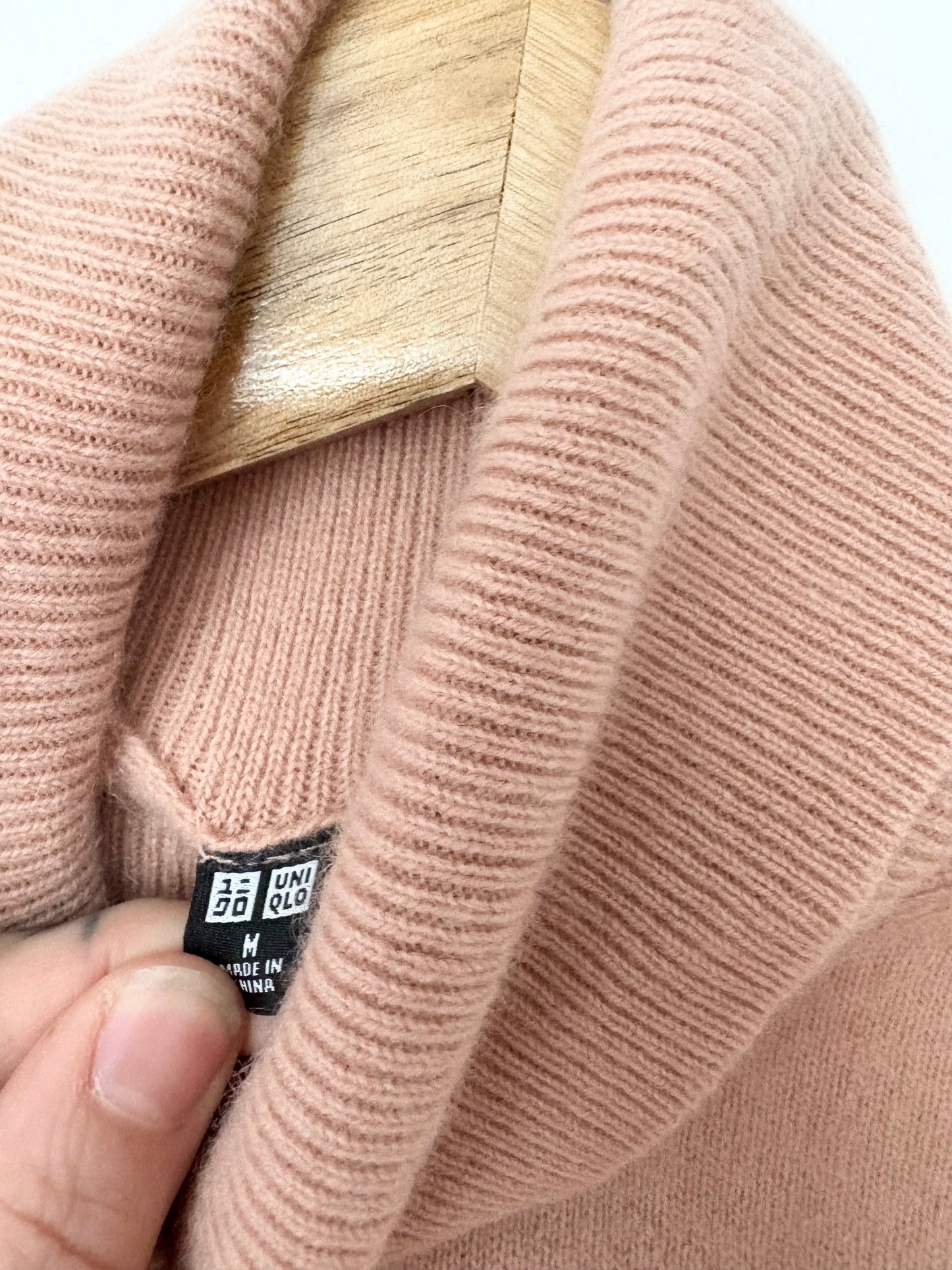 Uniqlo cashmere turtleneck Medium