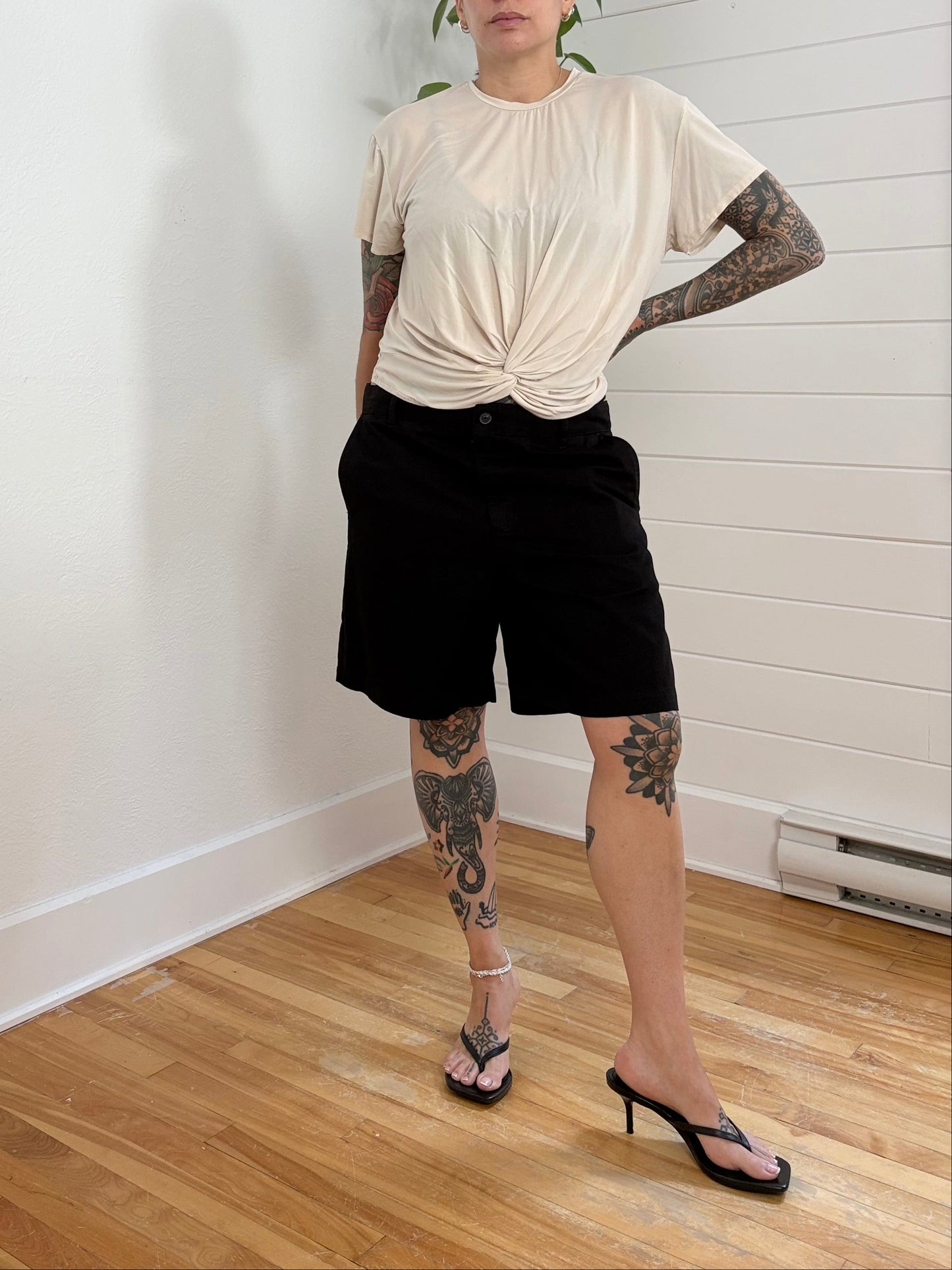 & Other stories twist front tee M/L