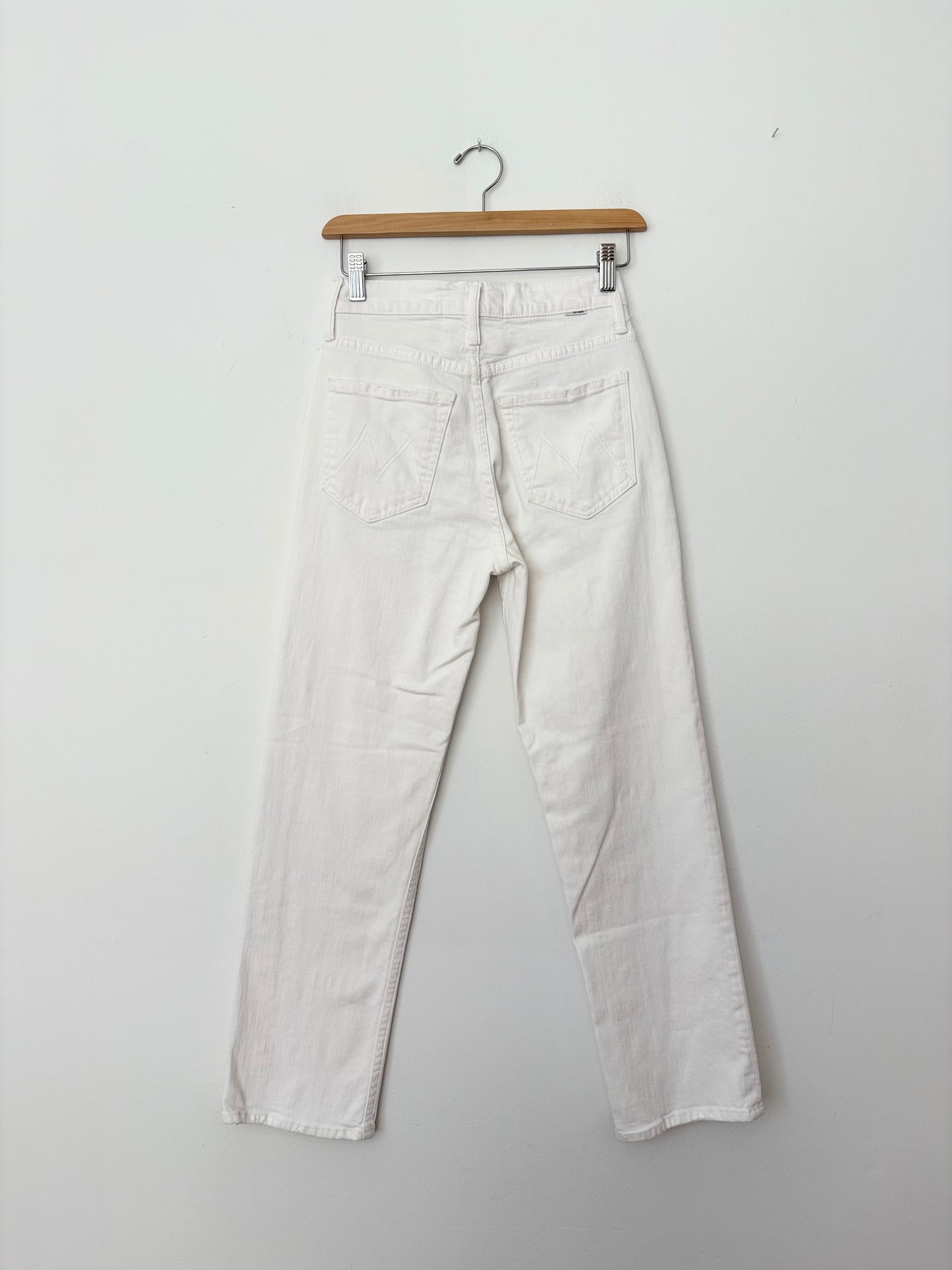 Jean mère le chat en blanc W24