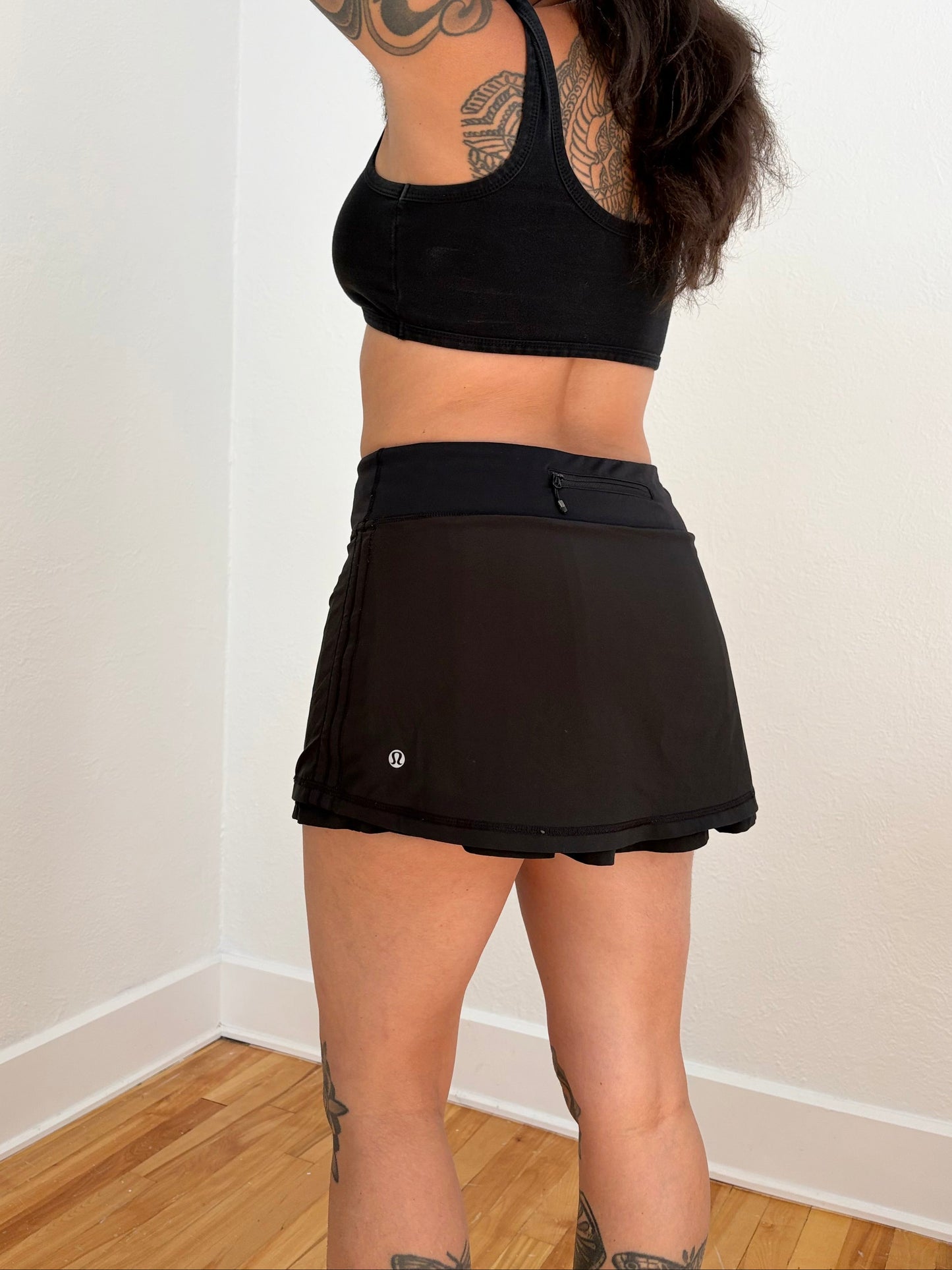 Lululemon chase me skirt size 6