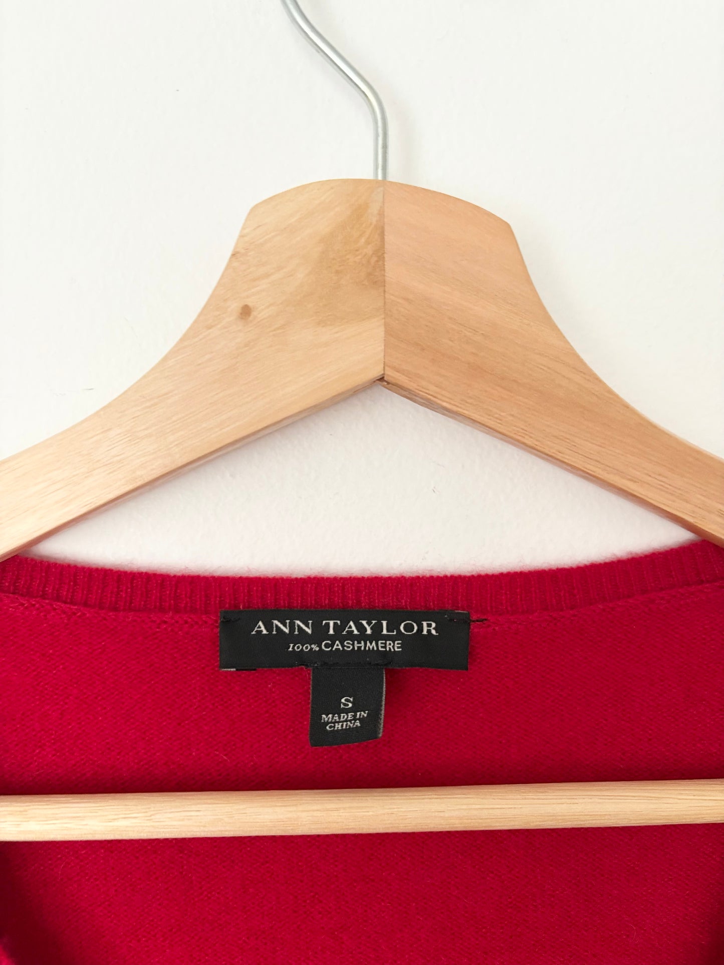 Ann Taylor V neck cashmere sweater Small