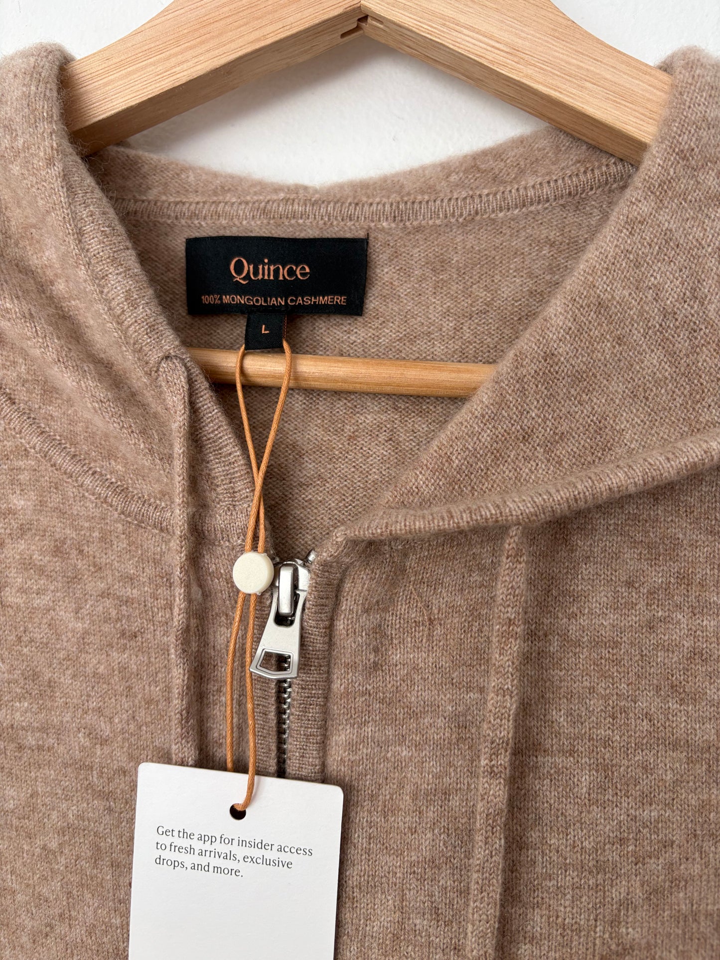Sweat à capuche zippé Quince Cashmere couleur avoine, taille L