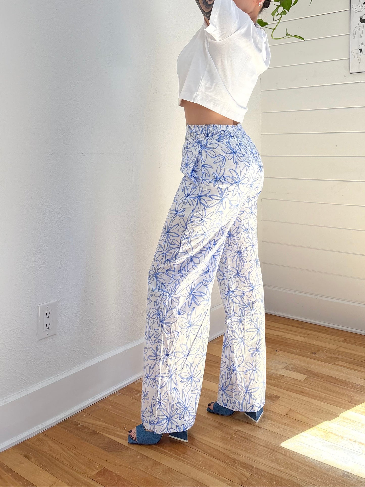 NIA wide leg floral pants Medium