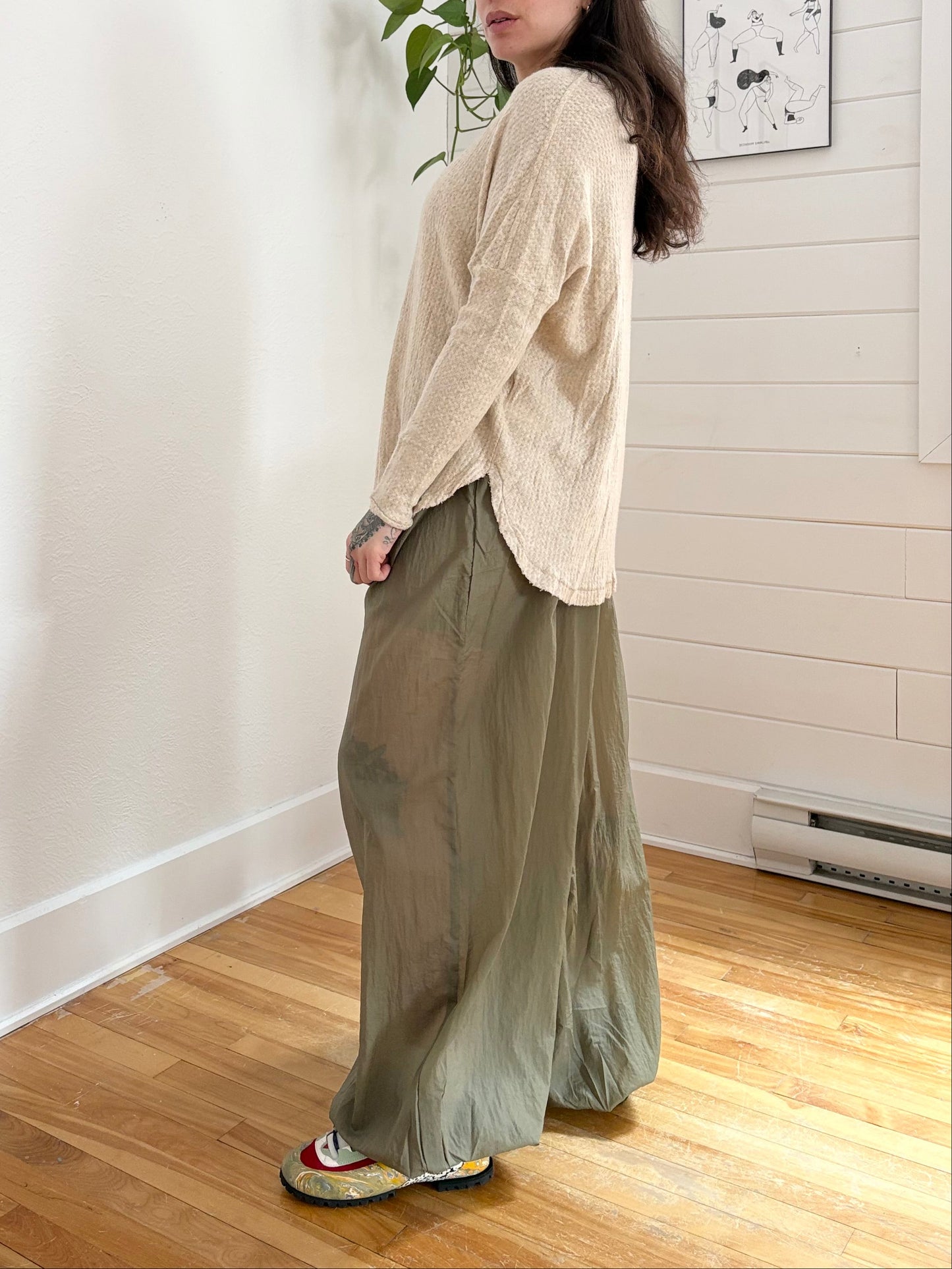 Out from under slouchy soft V neck sweater S/M