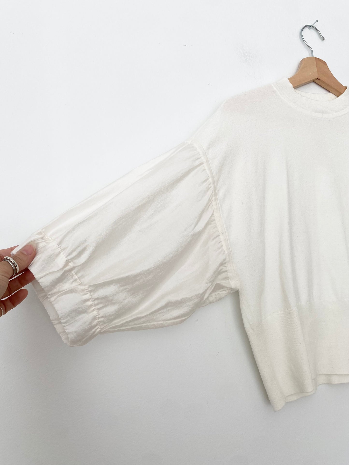 T-shirt à manches bouffantes en techniques mixtes Club Monaco M/L