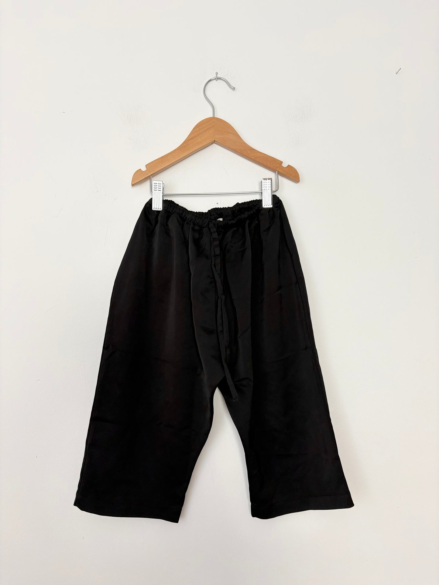 Pantalon satiné à entrejambe bas Façade T4