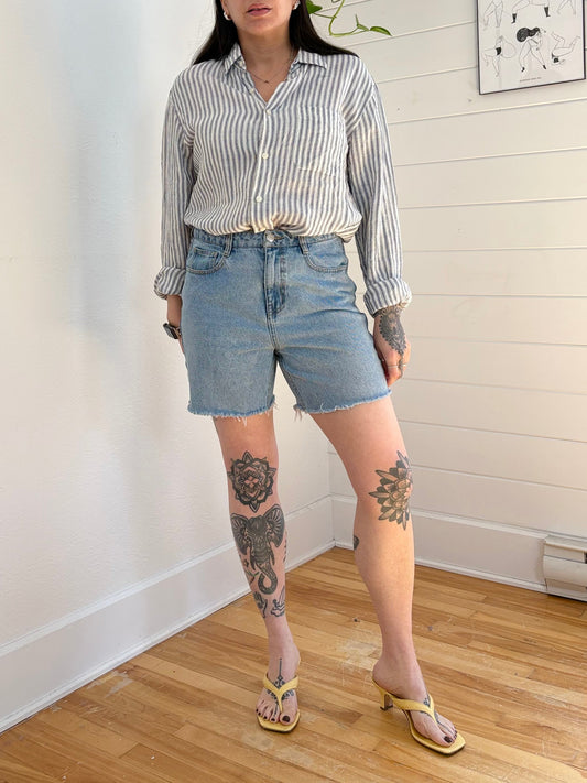 Frank & Oak cut-off mid thigh denim shorts W29