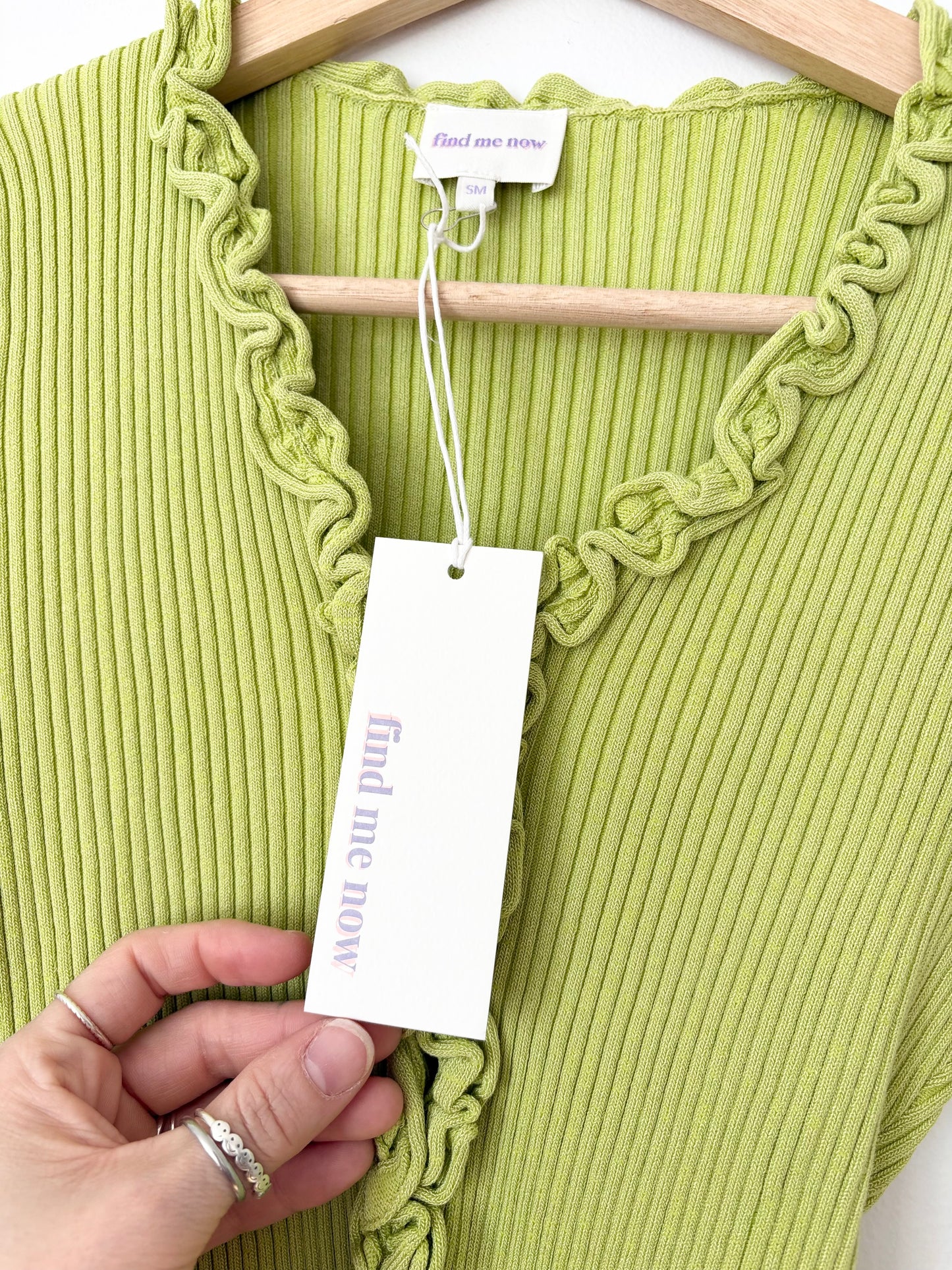 Trouvez-moi maintenant le cardigan en maille volanté vert Charlie S/M