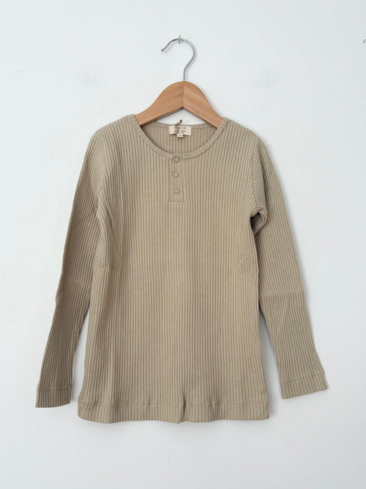 The simple folk ribbed top in ecru 7/8Y