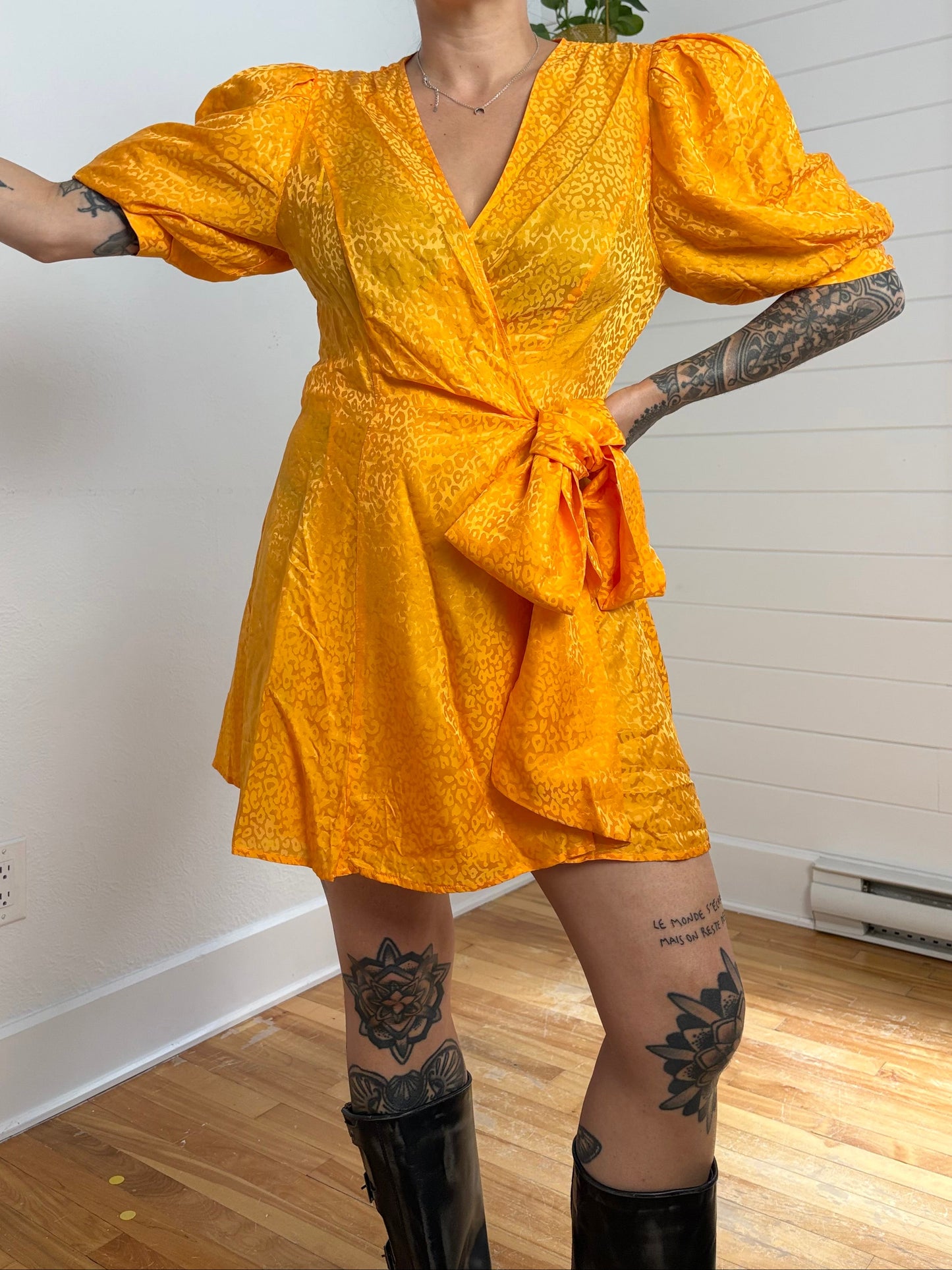 Robe cache-cœur mini en soie mélancgée Ronny Kobo Anna Large