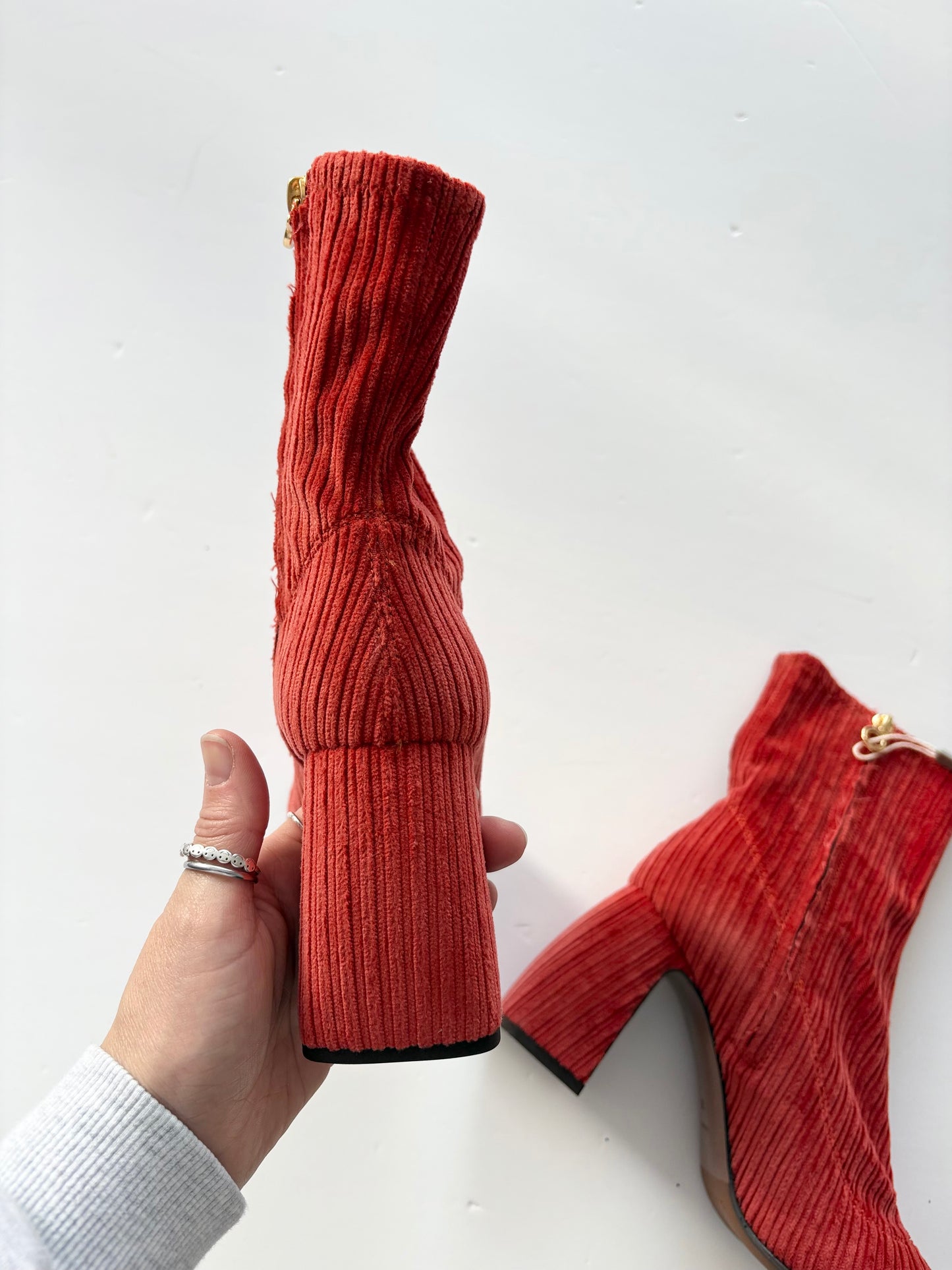 Bottines en velours côtelé L'autre chose US6