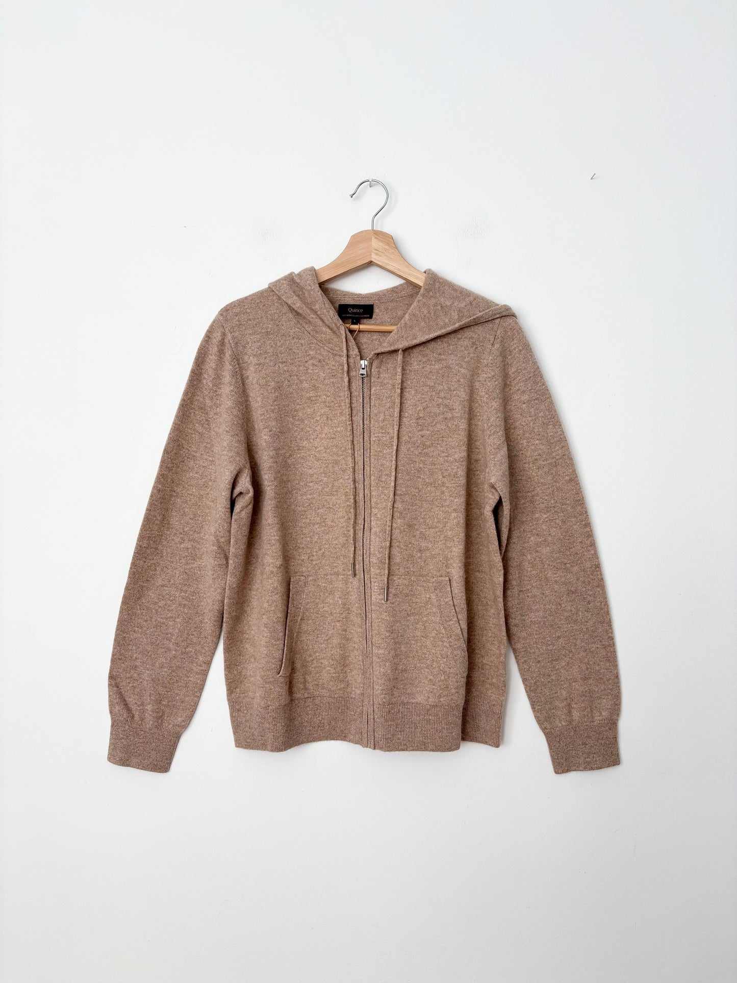 Sweat à capuche zippé Quince Cashmere couleur avoine, taille L