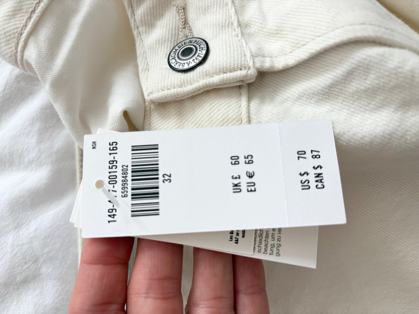 A&F Baggy low rise shorts W32