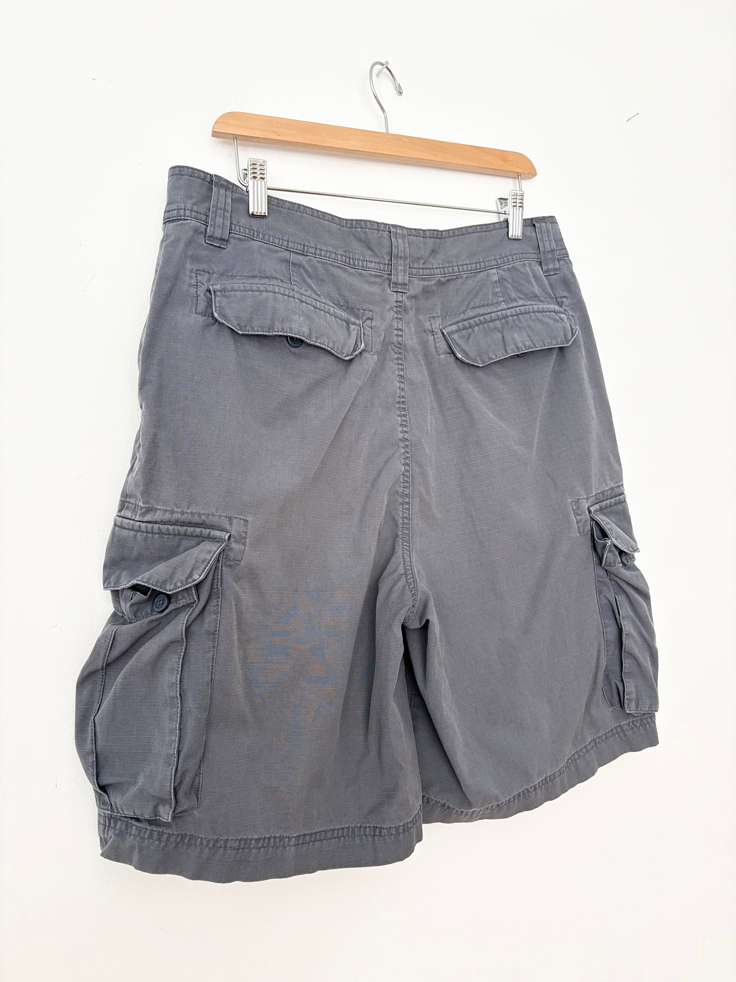 Y2K Tommy Hilfiger cargo long shorts W33/34