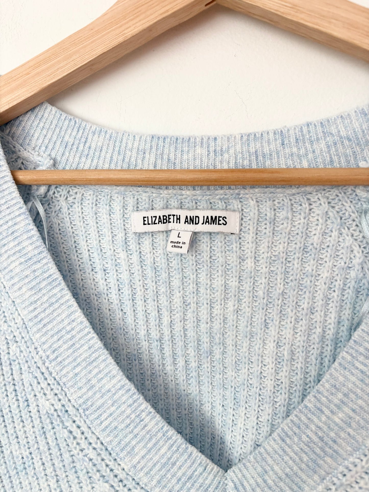 Pull en maille col V Elizabeth &amp; James, taille L