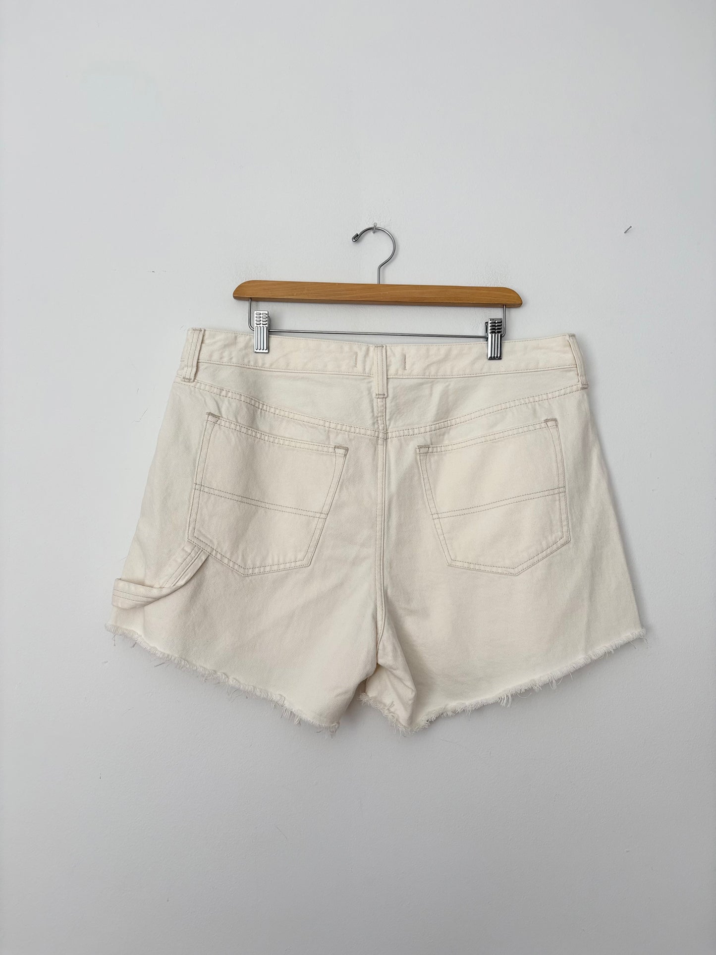 A&F Baggy low rise shorts W32