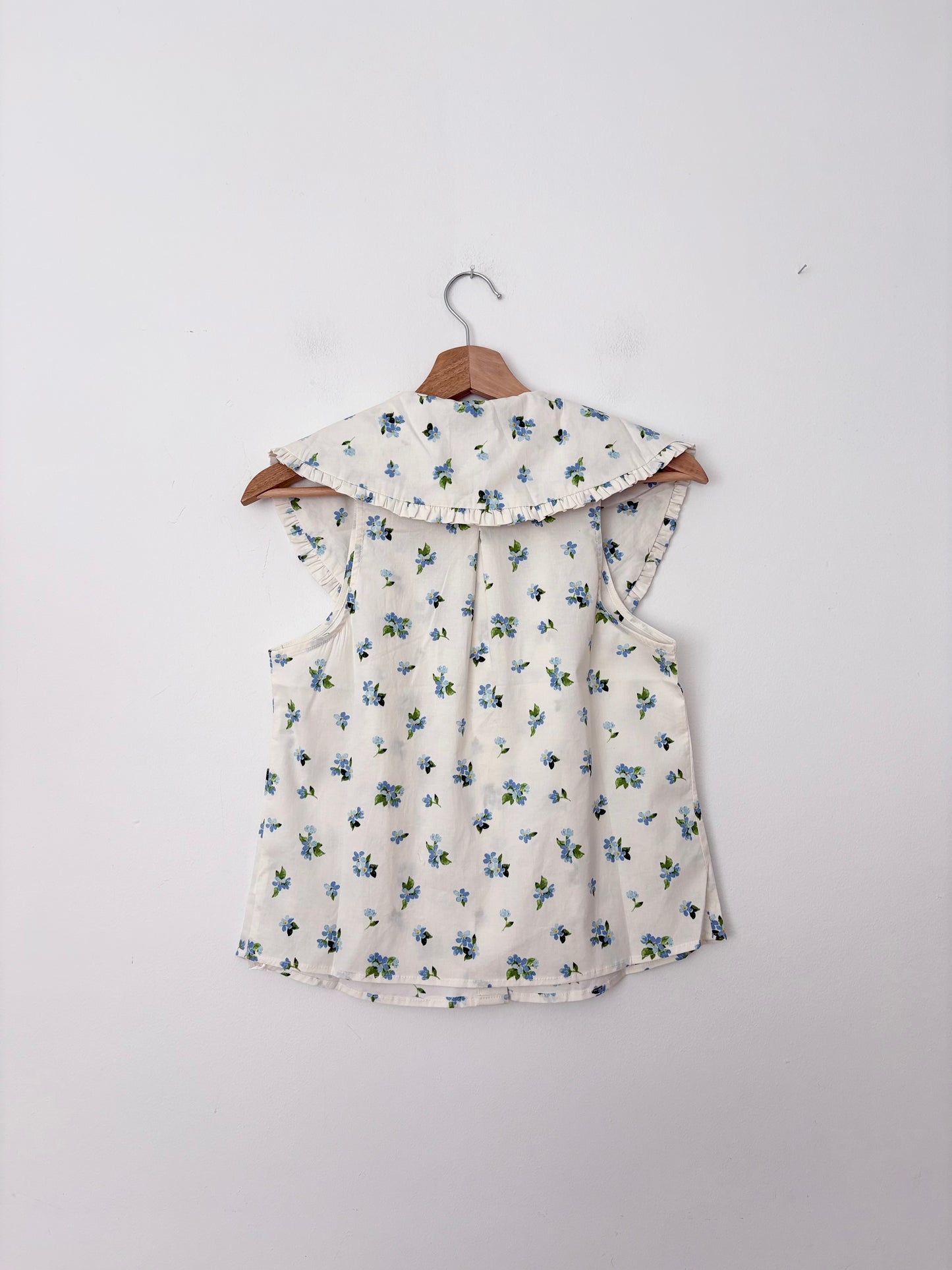 Weworewhat ruffle collar sleeveless blouse XS/S