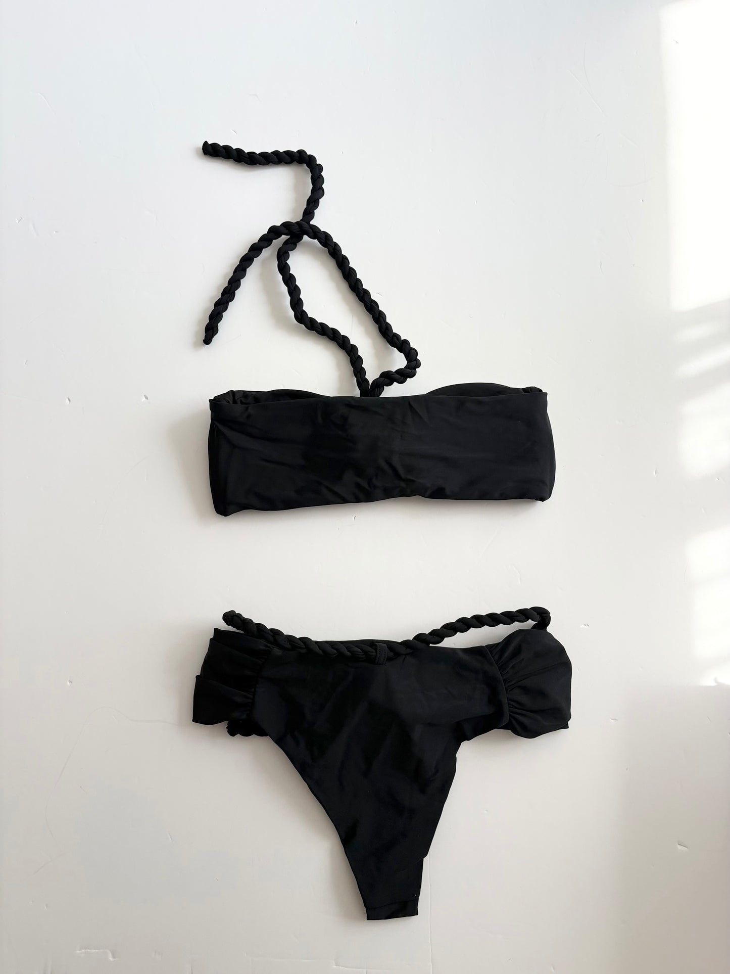 Haut Devin Windsor Fleur et bas Felicity en noir, taille M.