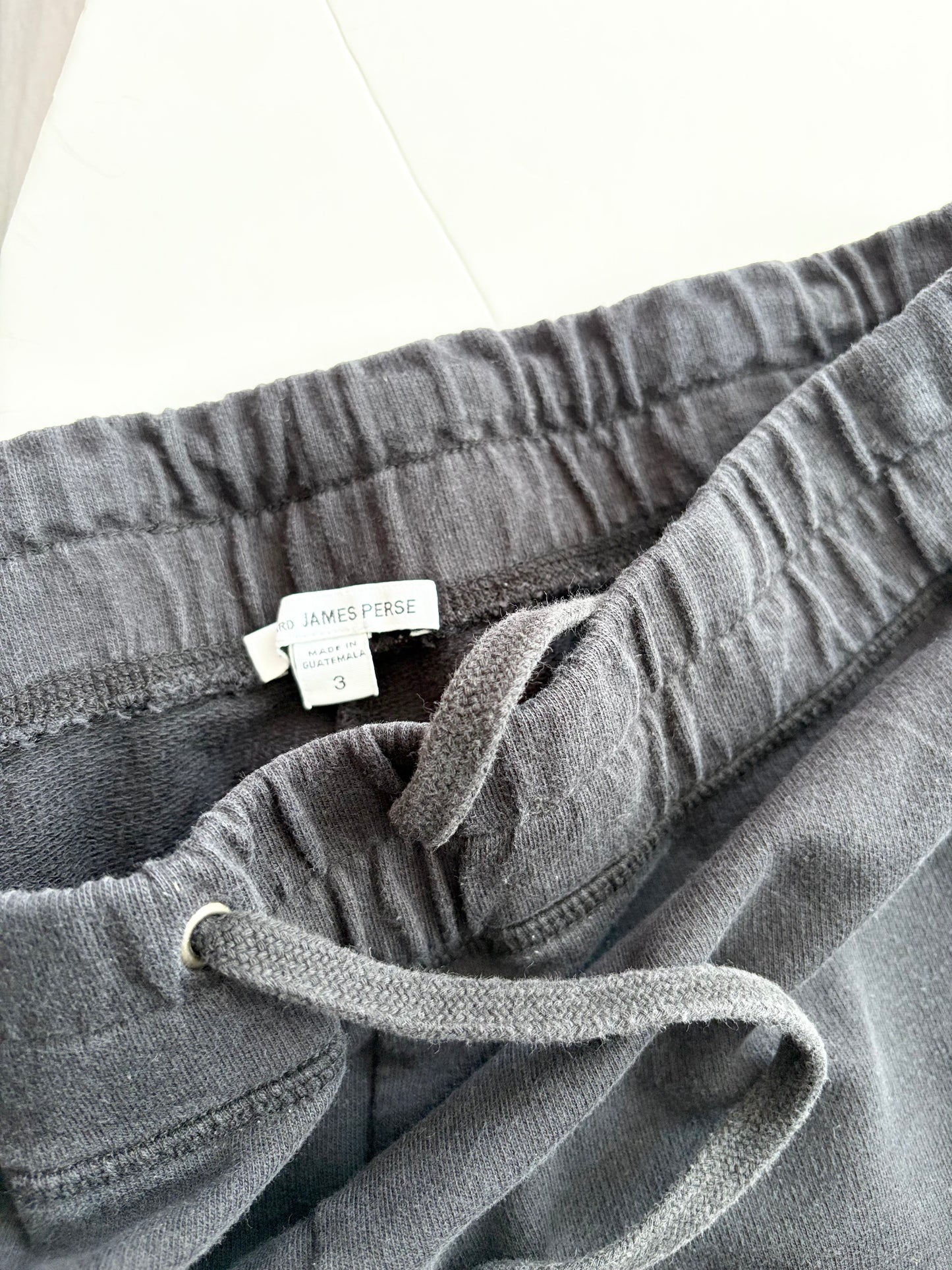 Pantalon de survêtement fuselé James Perse, taille M/L