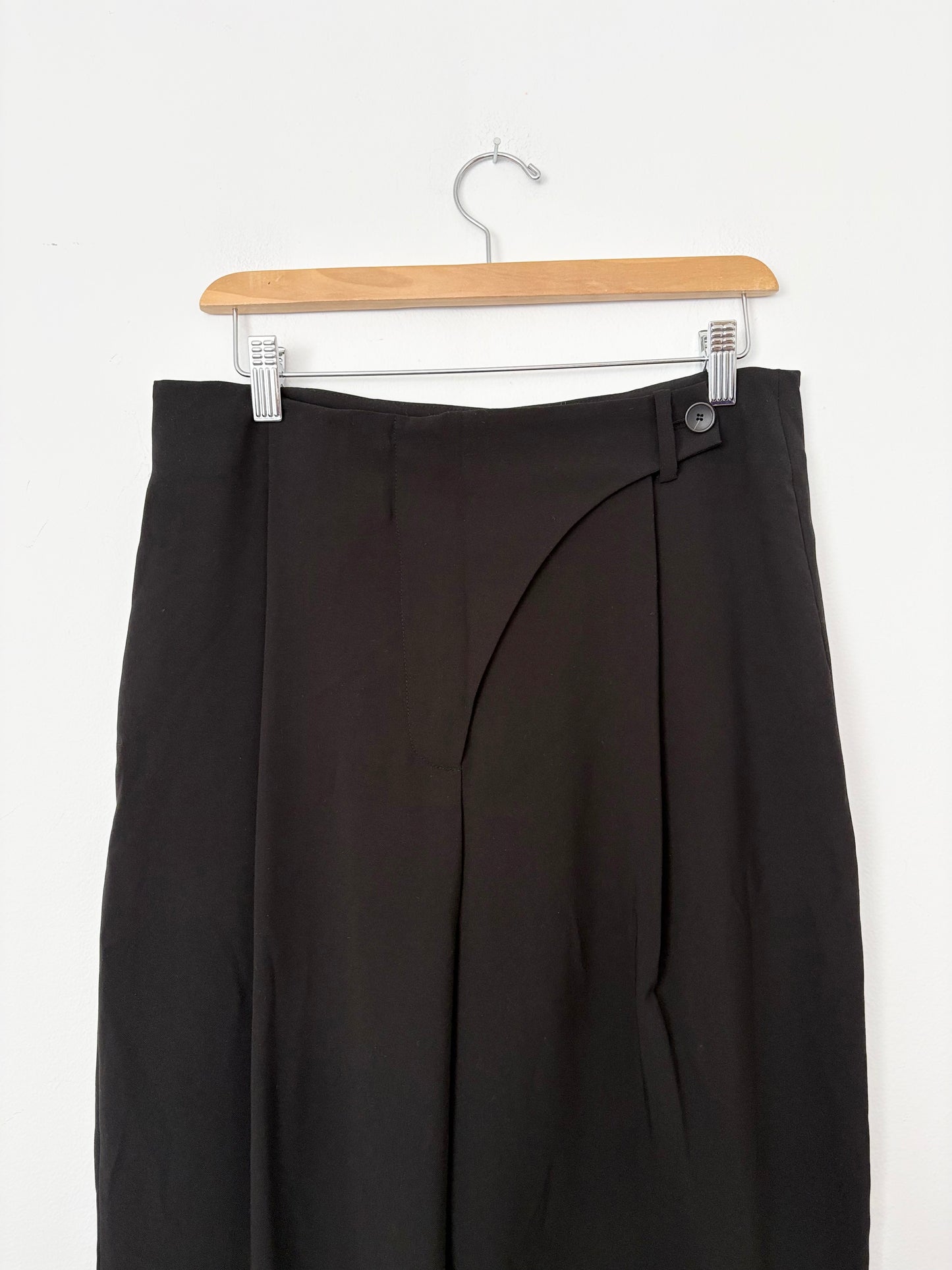 Pantalon Zara à taille portefeuille fuselée, taille M