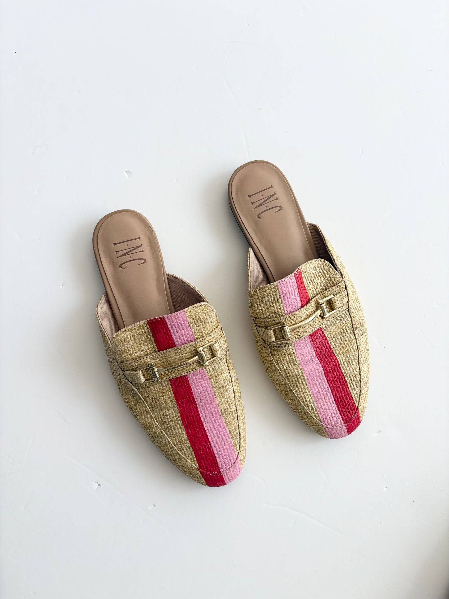 International concepts closed toe straw mules 7.5
