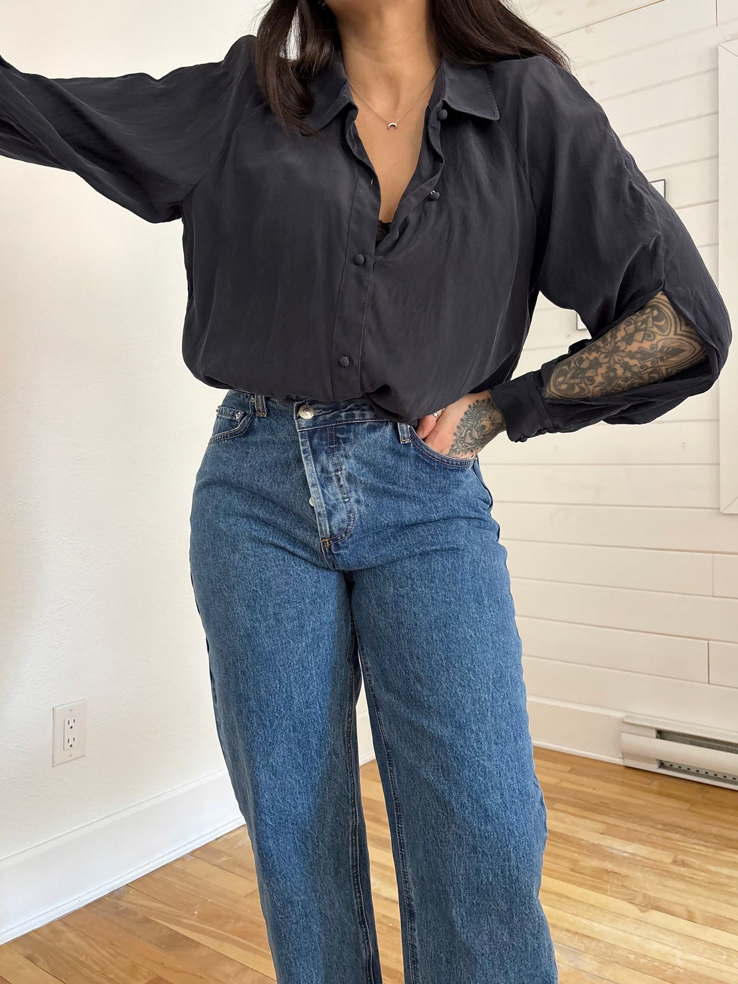 FRAME slit wrist silk button up shirt Large