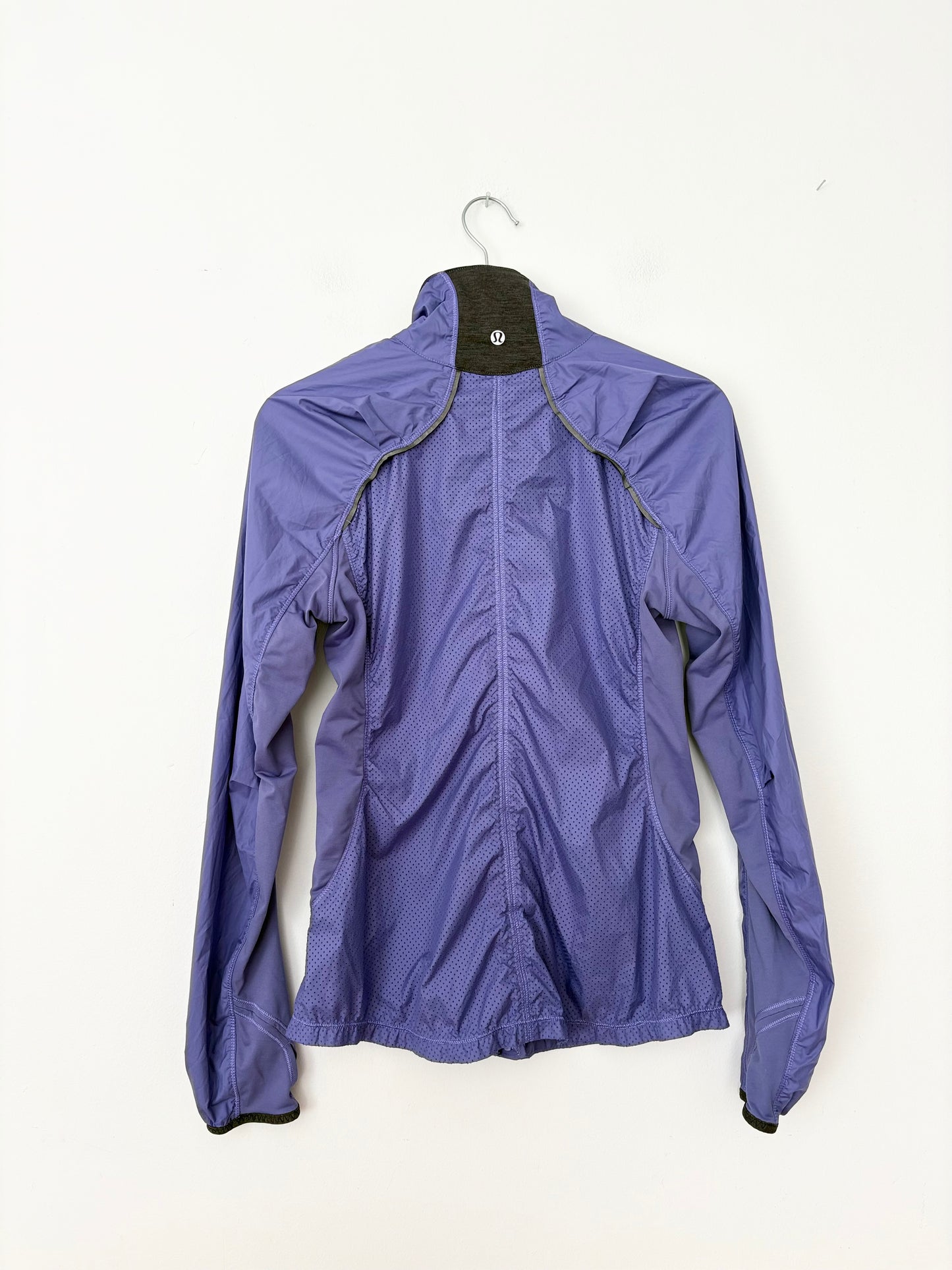 Lululemon run essential jacket size 6