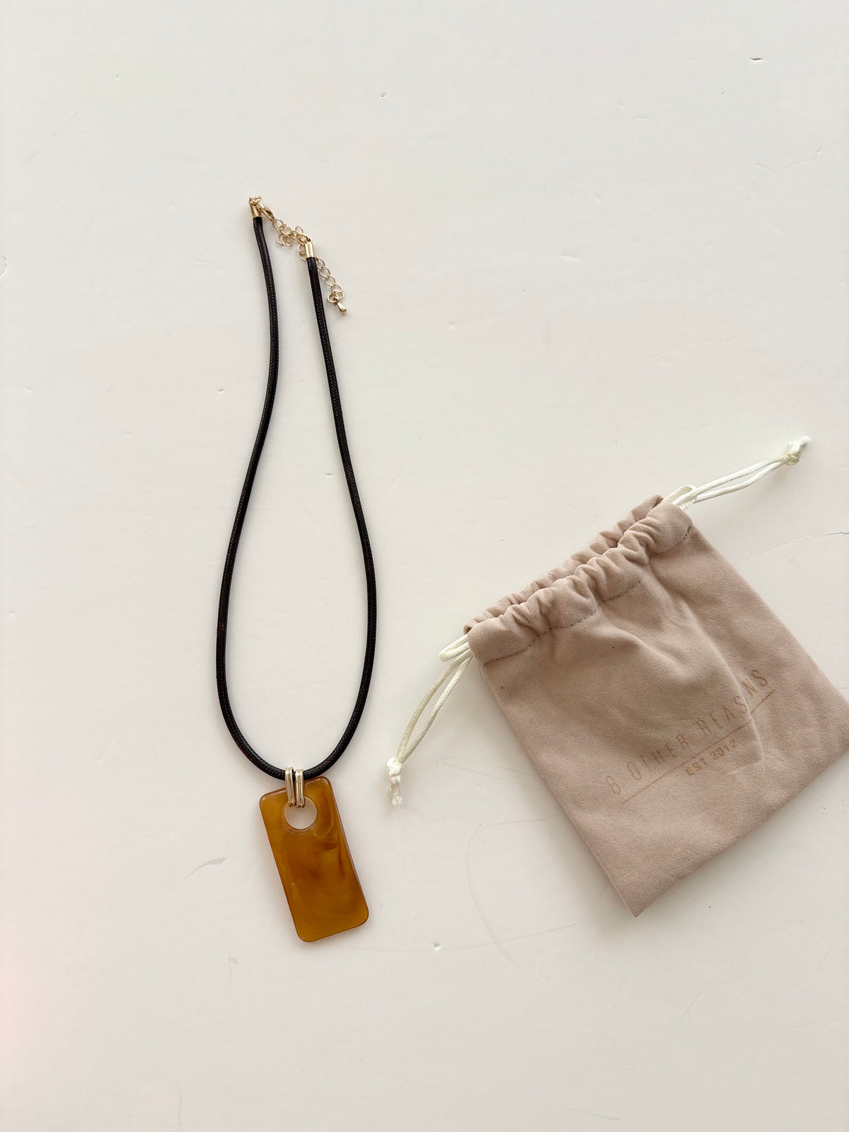 Collier avec pendentif en pierre 8 other reasons