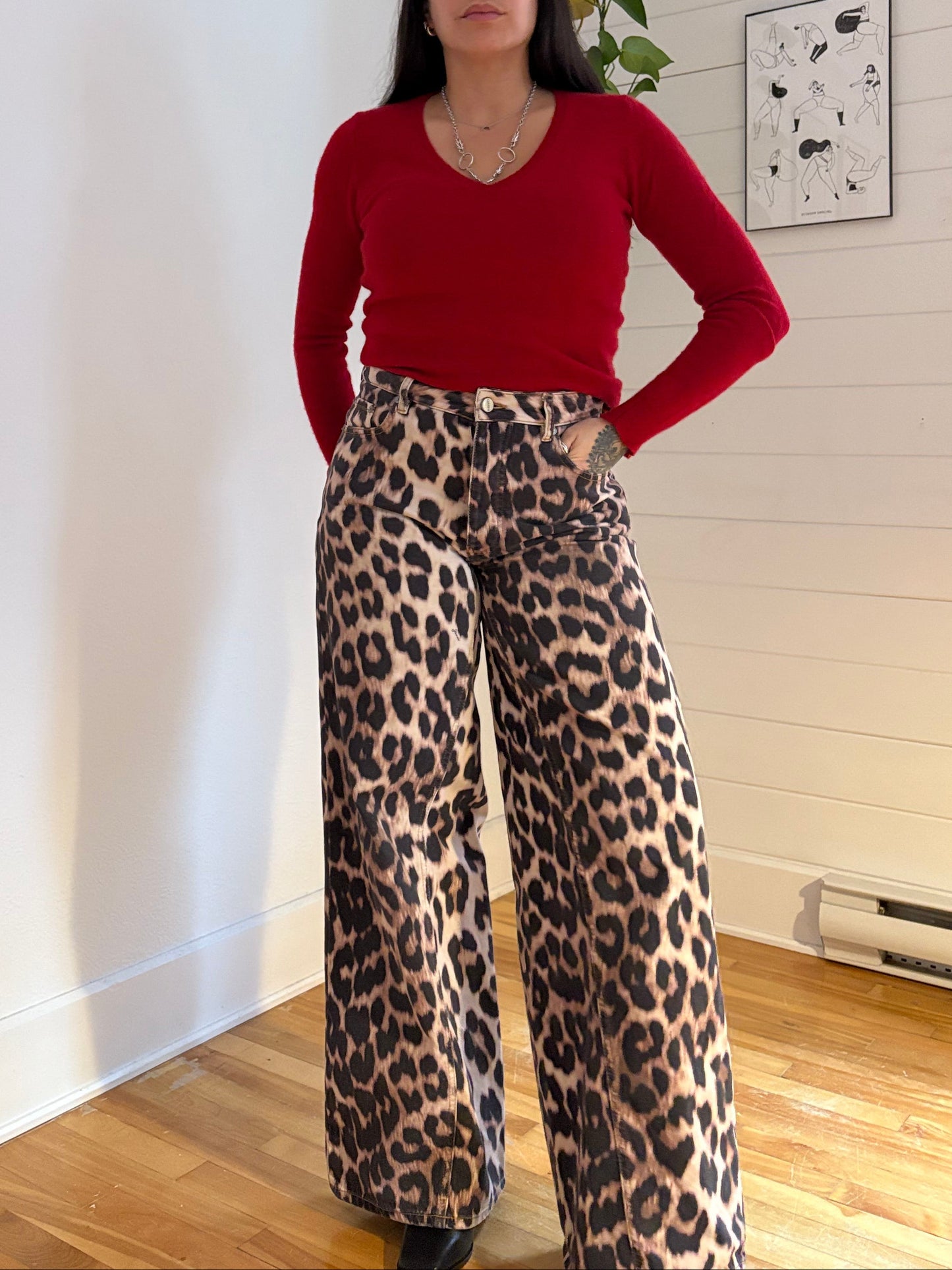 Ann Taylor V neck cashmere sweater Small