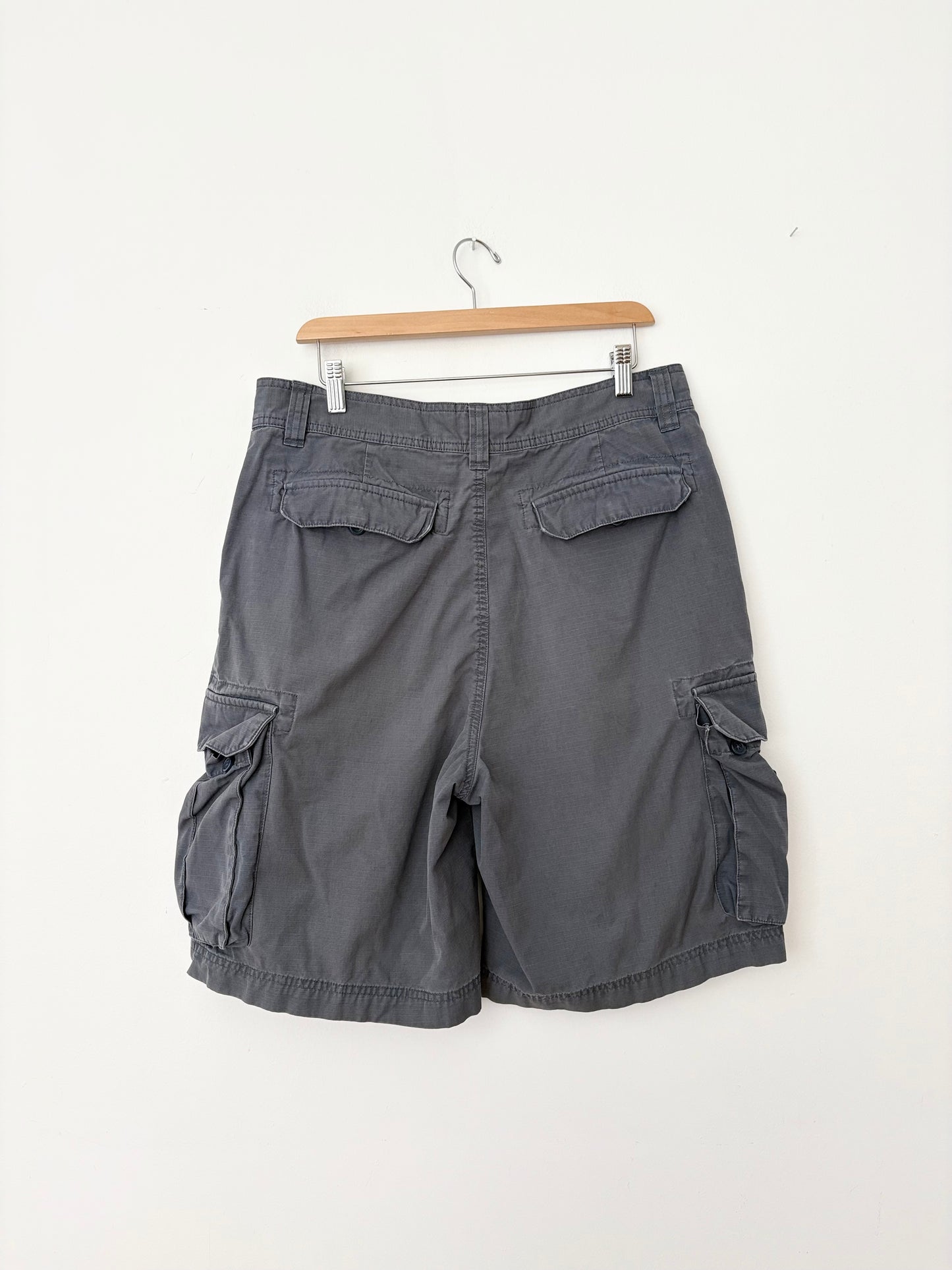 Y2K Tommy Hilfiger cargo long shorts W33/34