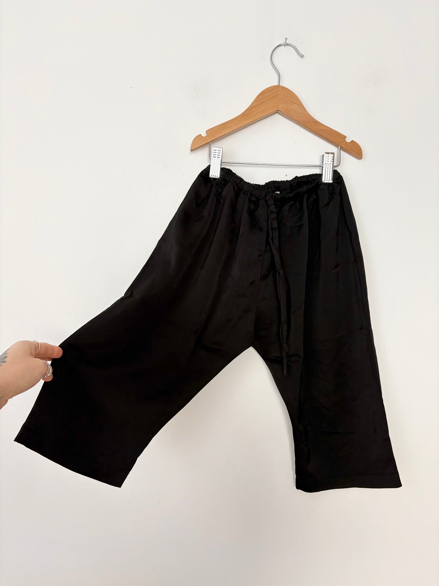 Pantalon satiné à entrejambe bas Façade T4