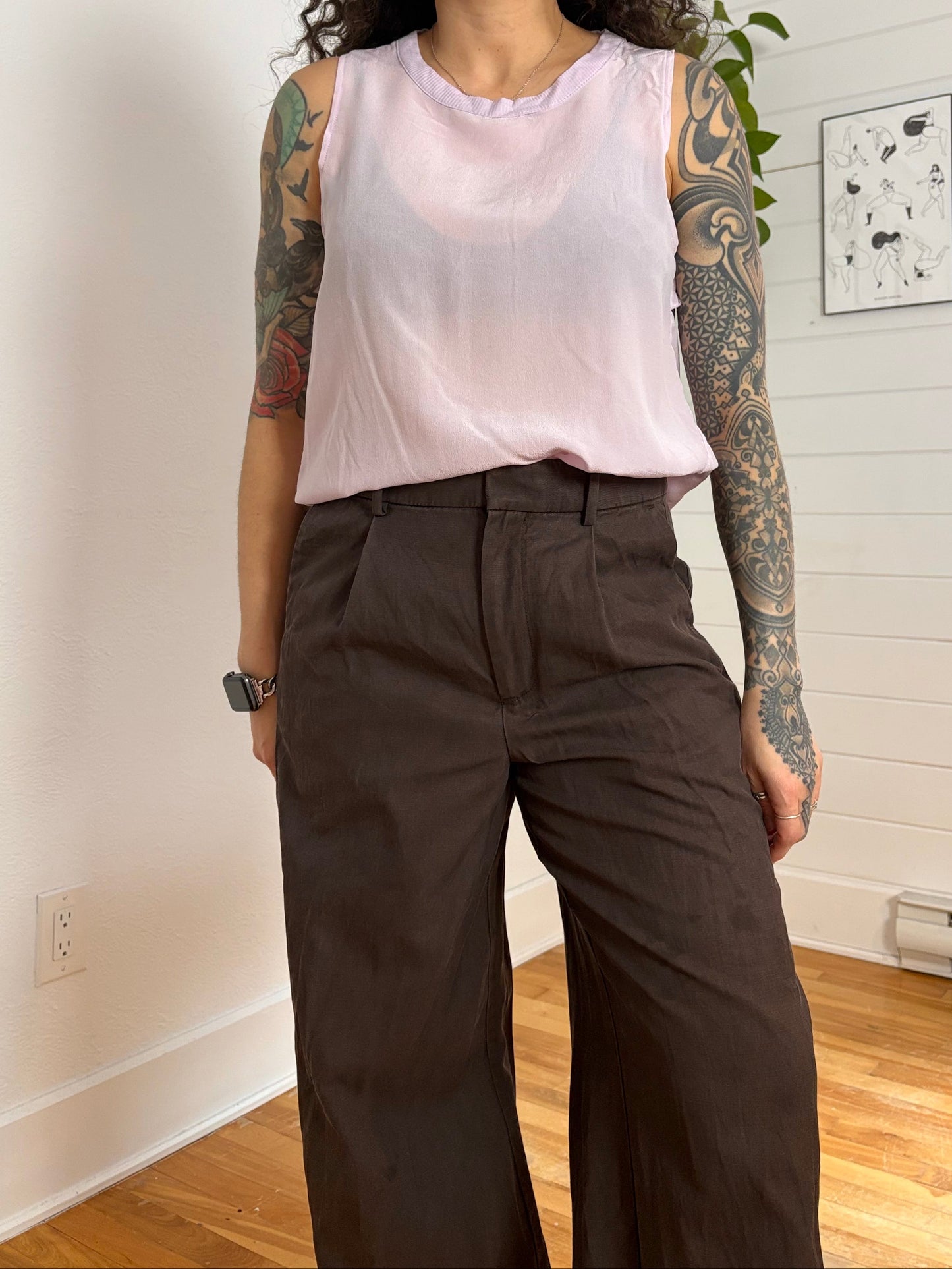 Chaser - Blouse sans manches en soie à dos ouvert, taille M