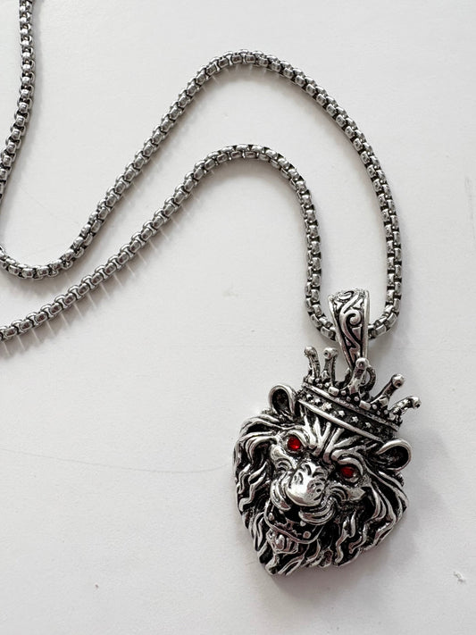Noir NYC lion silver pendant necklace
