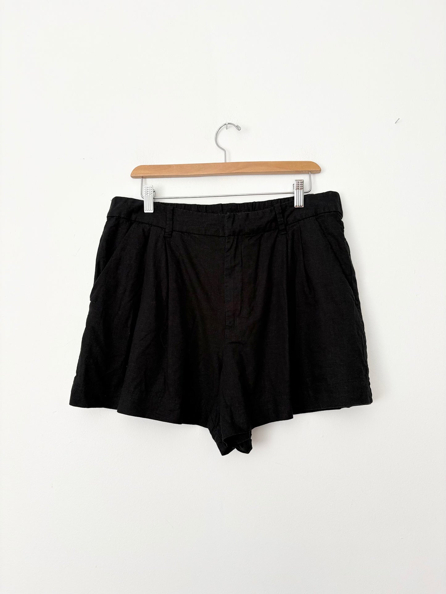 Short plissé en mélange de lin GAP, taille L