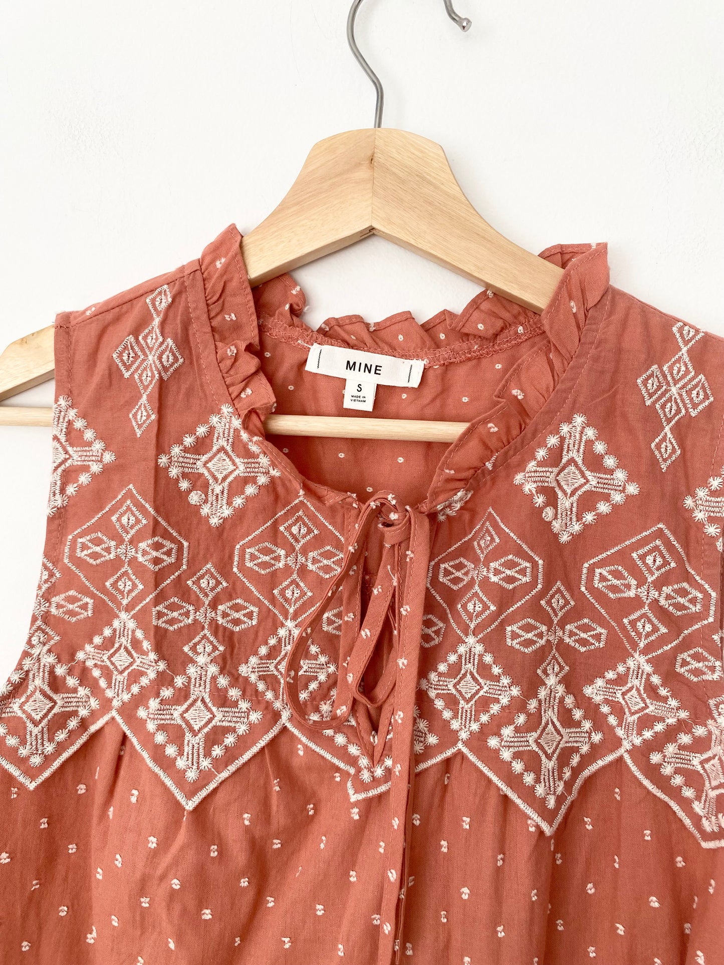 Anthropologie Mine embroidered sleeveless blouse Small