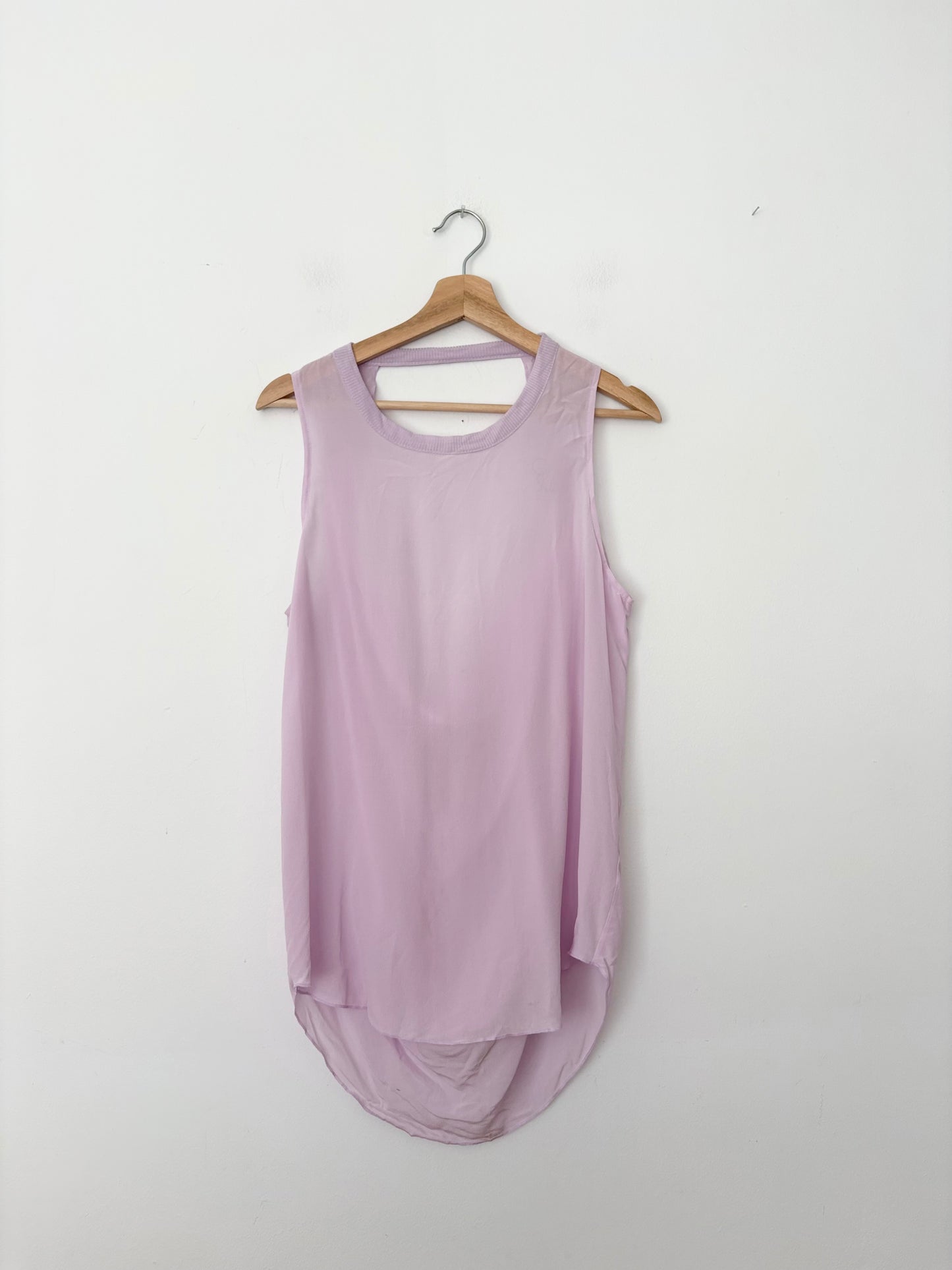 Chaser - Blouse sans manches en soie à dos ouvert, taille M